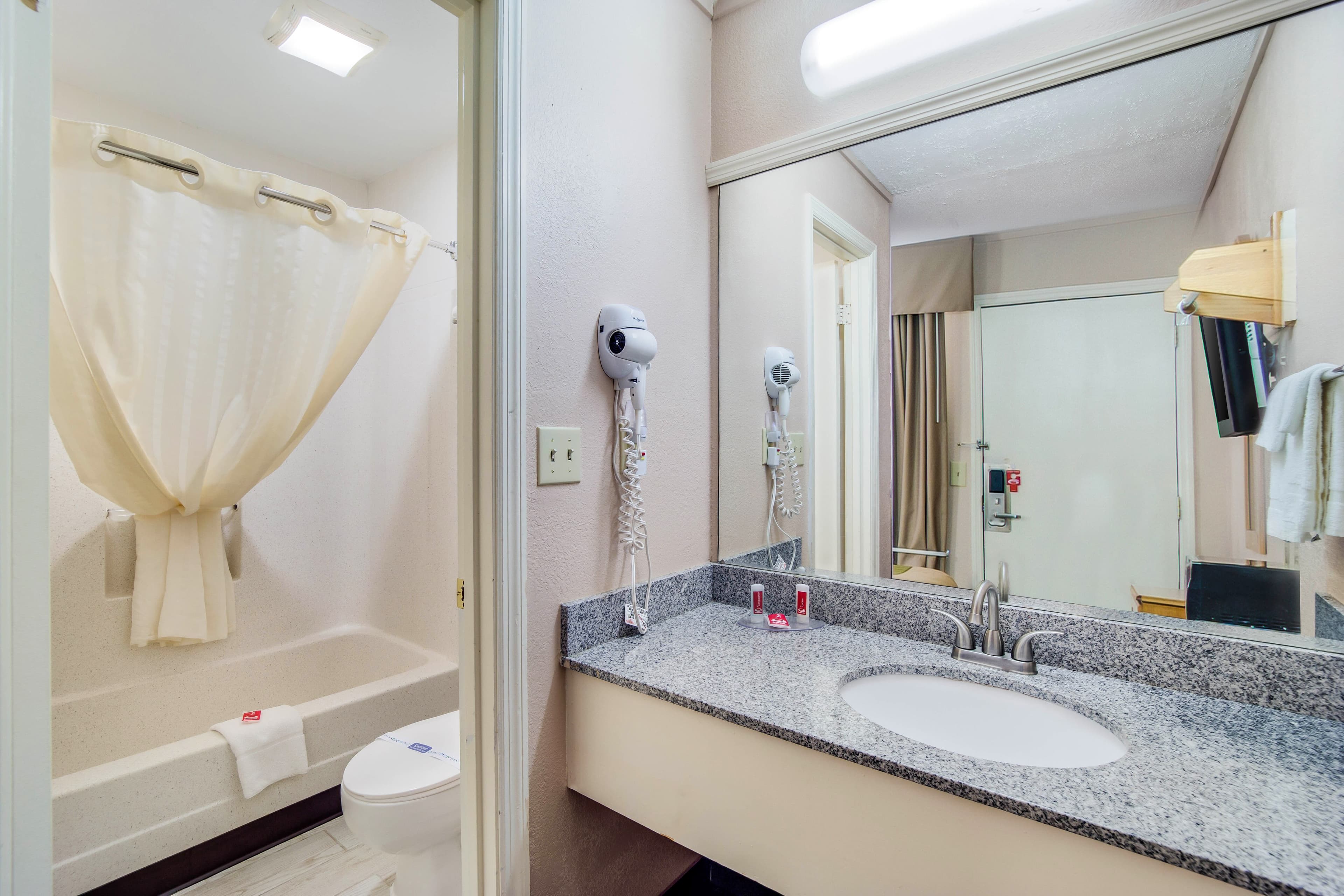Econo Lodge Walterboro I-95 — 26