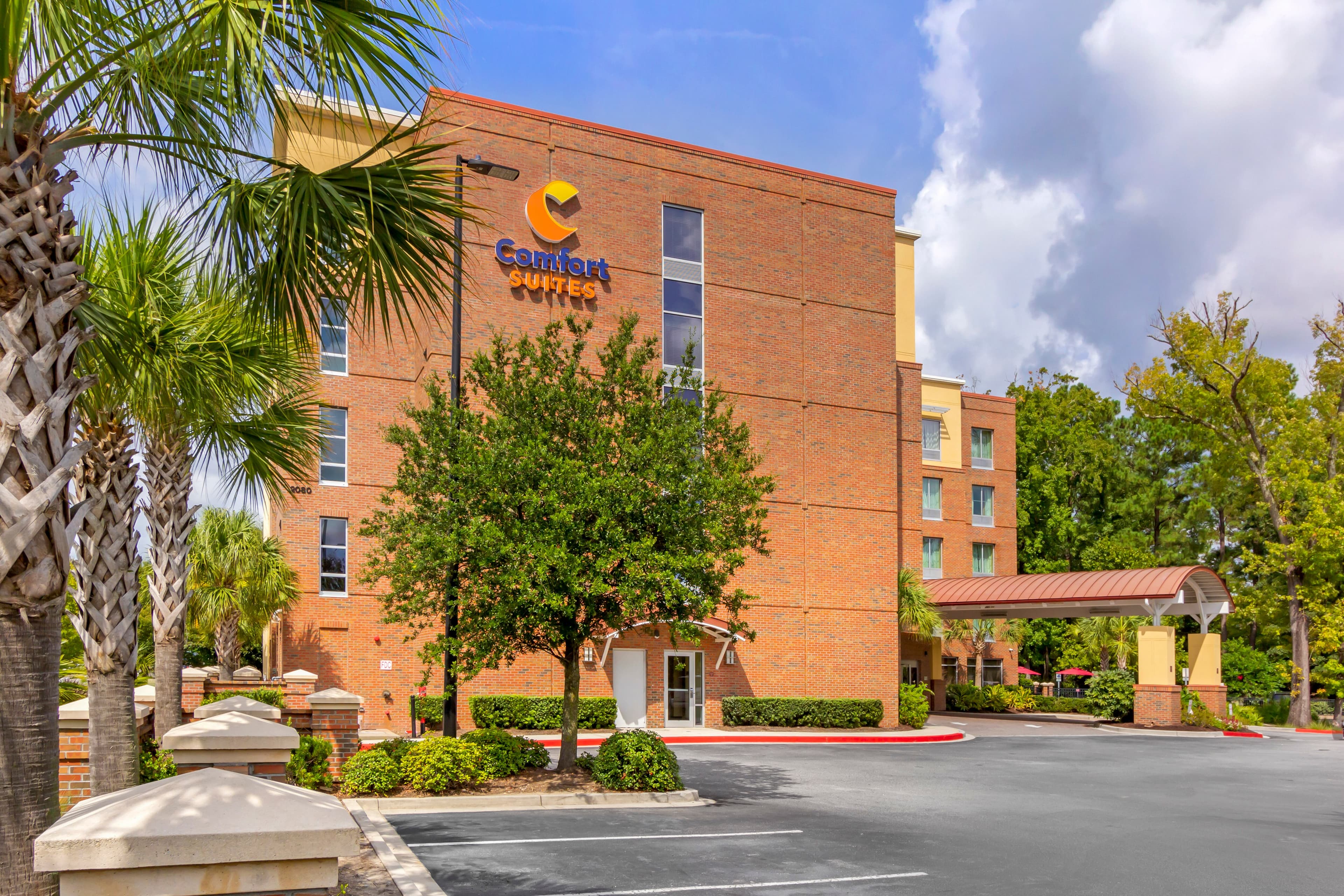 Comfort Suites Charleston West Ashley - Image 1