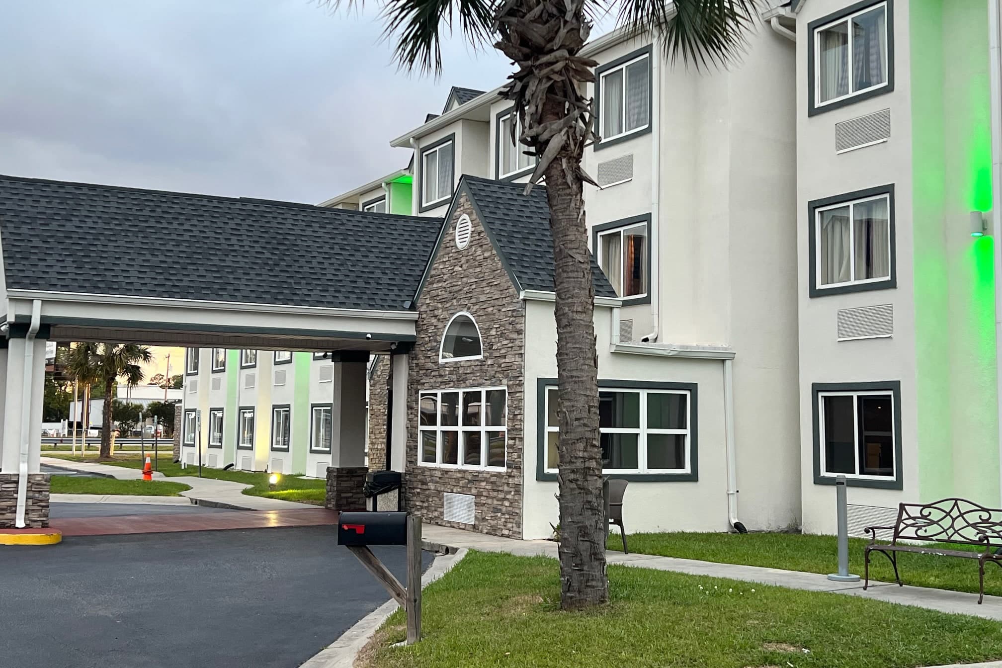Quality Inn & Suites Myrtle Beach near Outlets - Image 1