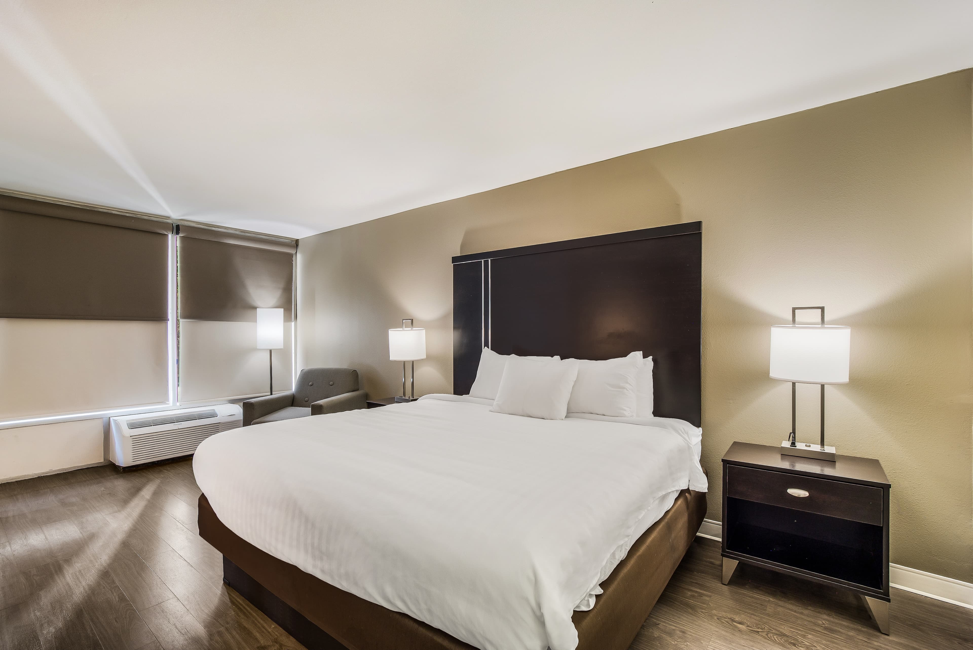 Clarion Inn & Suites Florence - Darlington — 6