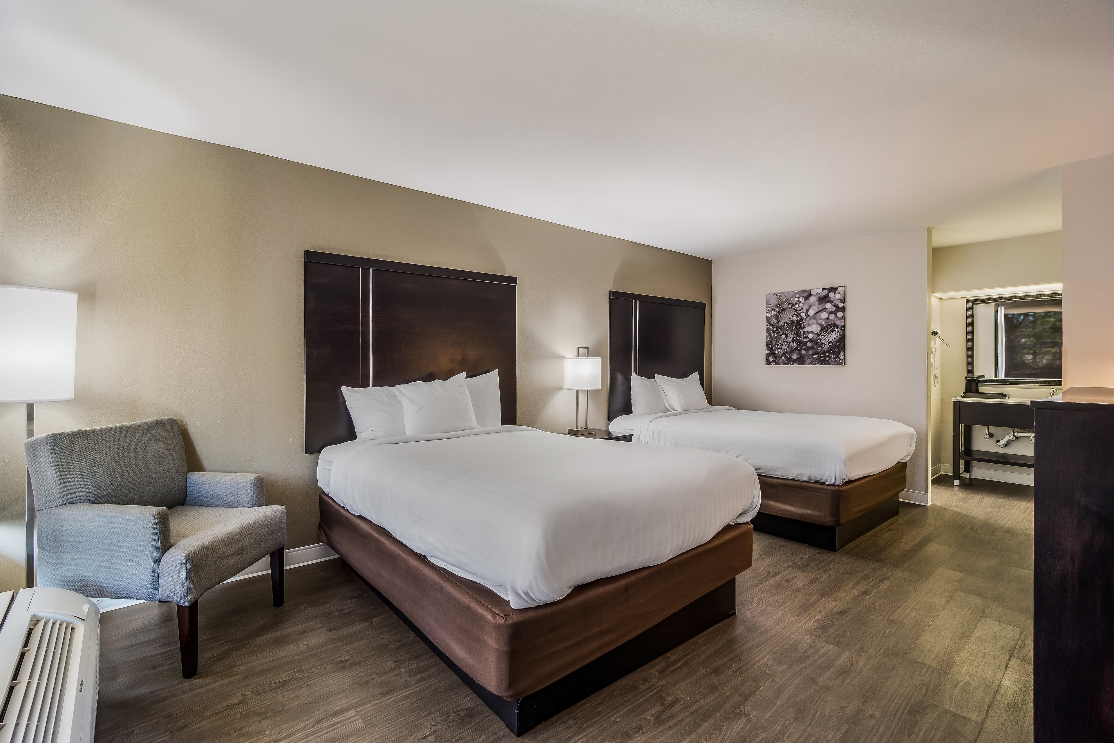 Clarion Inn & Suites Florence - Darlington — 9