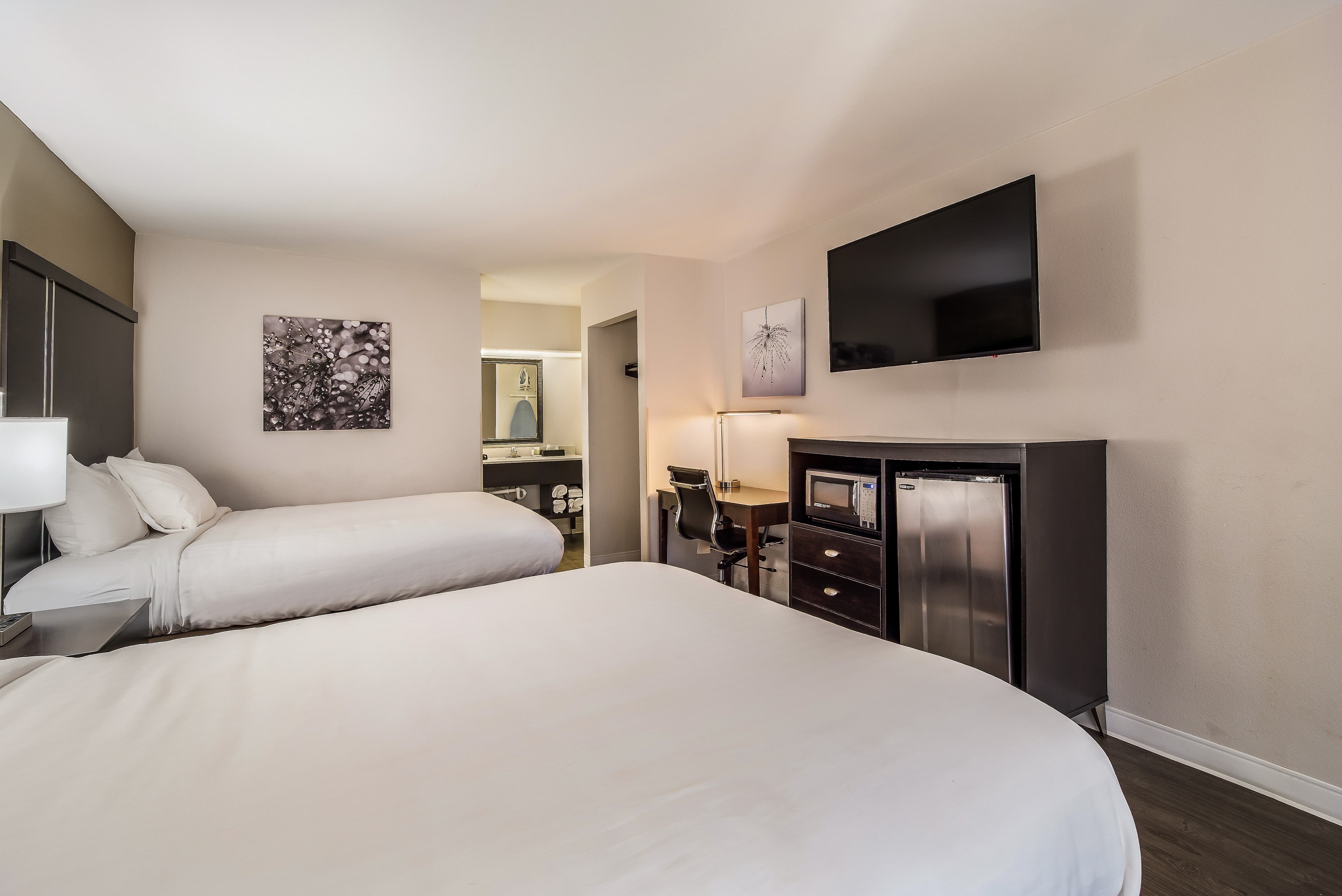 Clarion Inn & Suites Florence - Darlington — 10