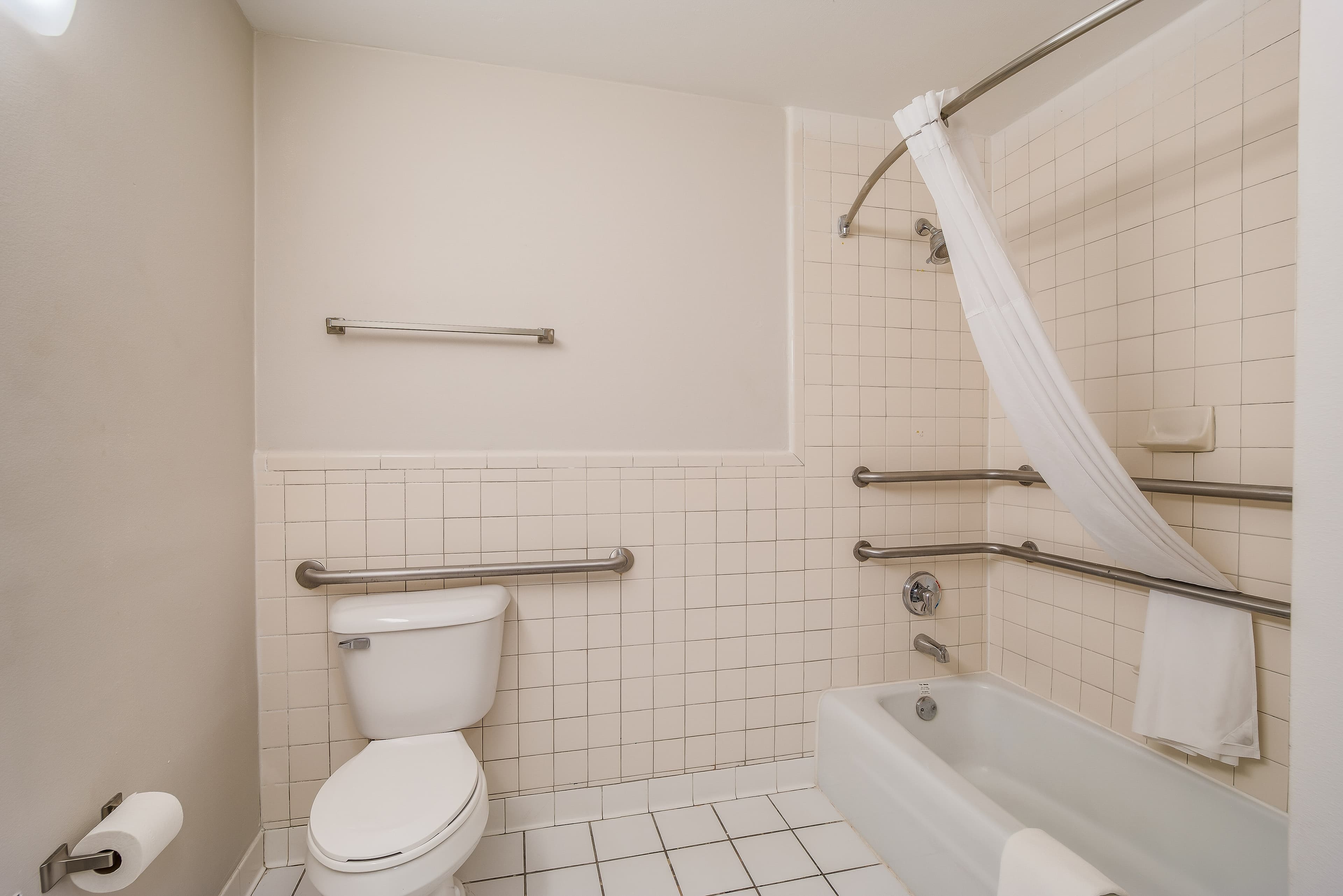Clarion Inn & Suites Florence - Darlington - Image 5