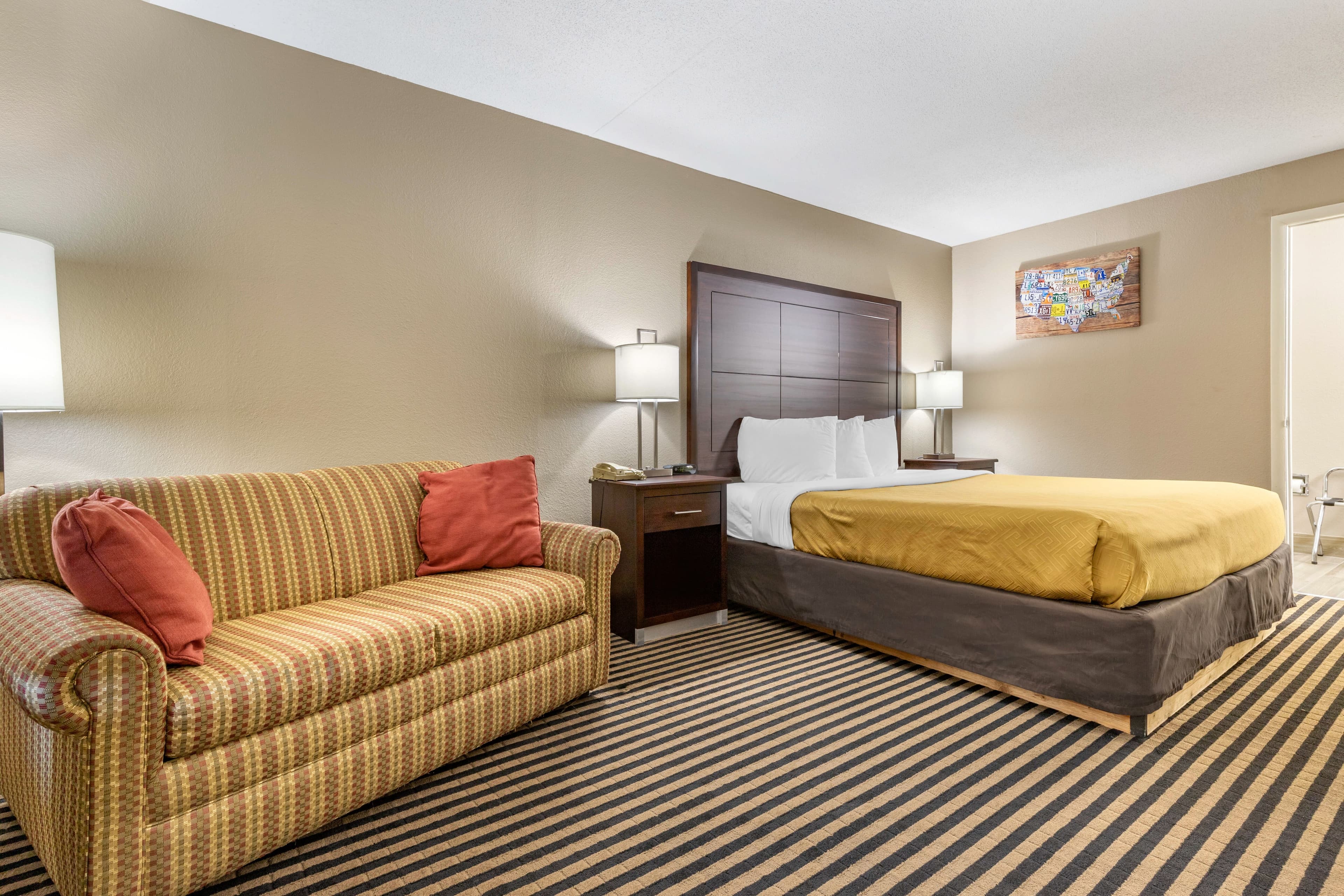 Econo Lodge Florence - Darlington - Image 2