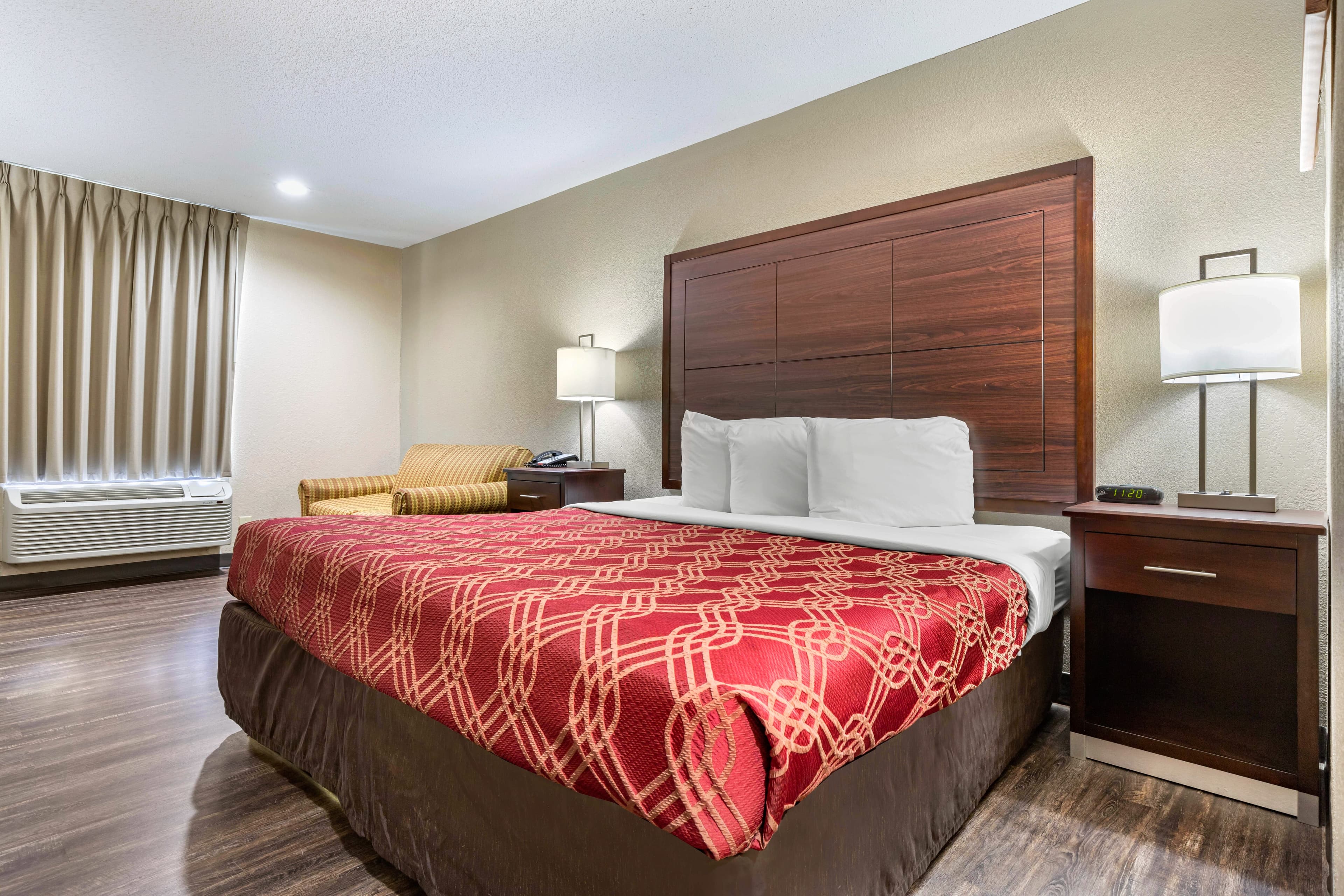 Econo Lodge Florence - Darlington — 7