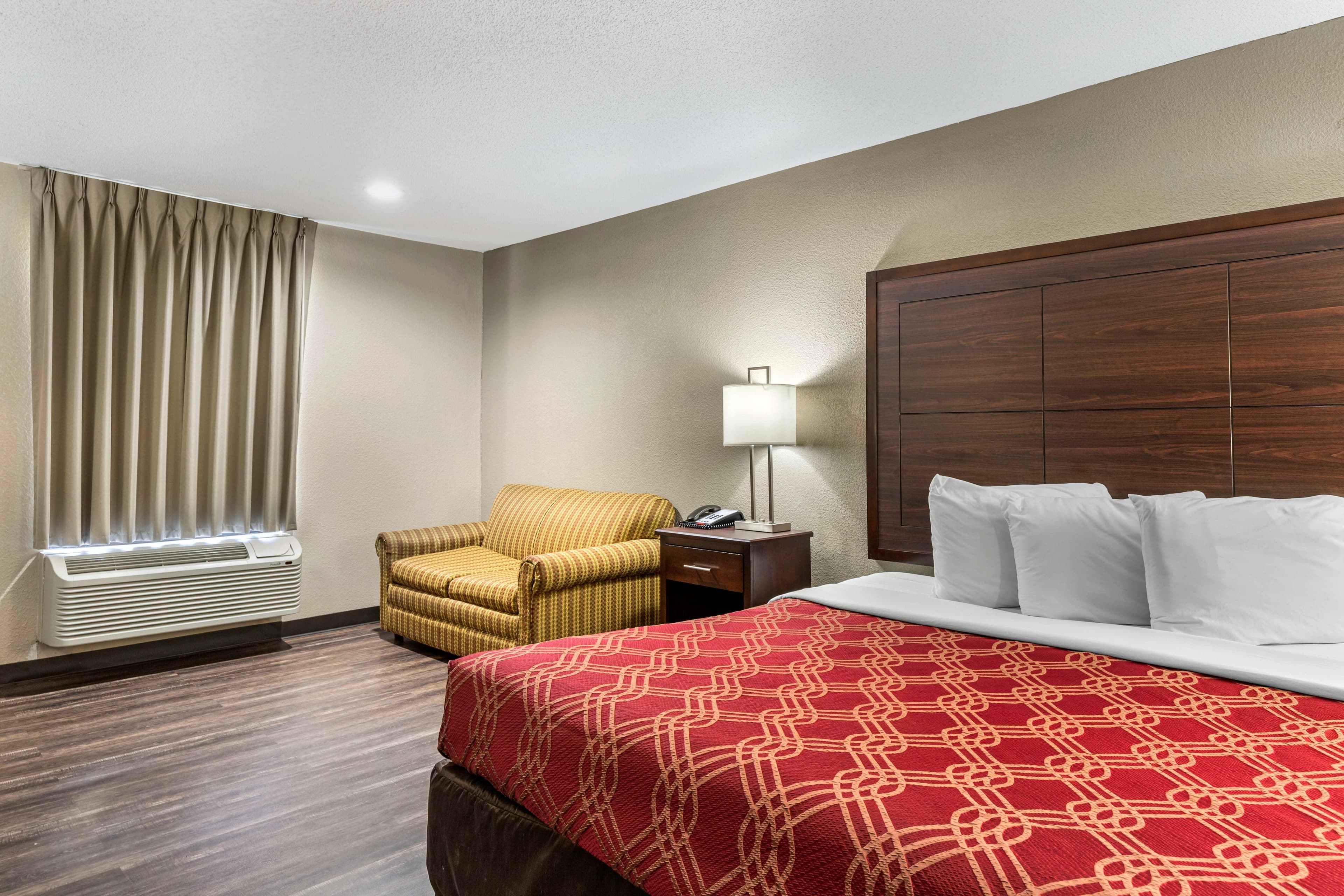 Econo Lodge Florence - Darlington — 8