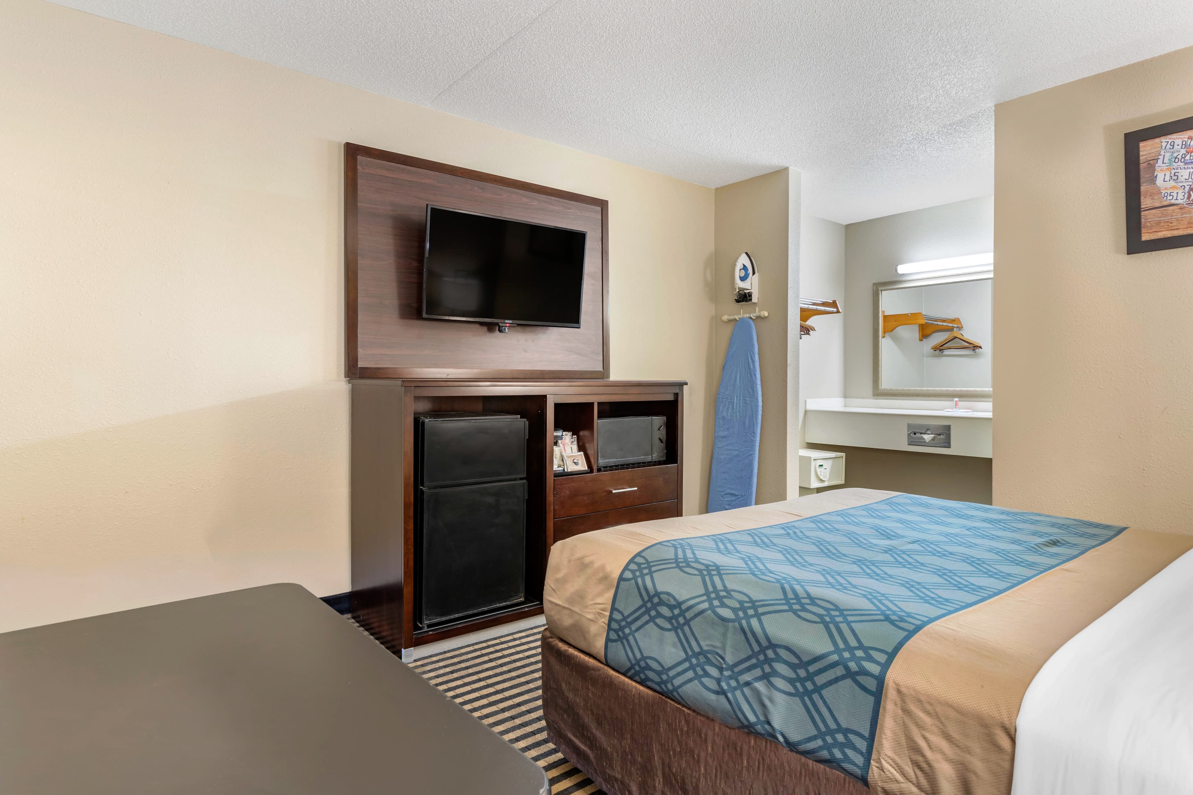 Econo Lodge Florence - Darlington — 13