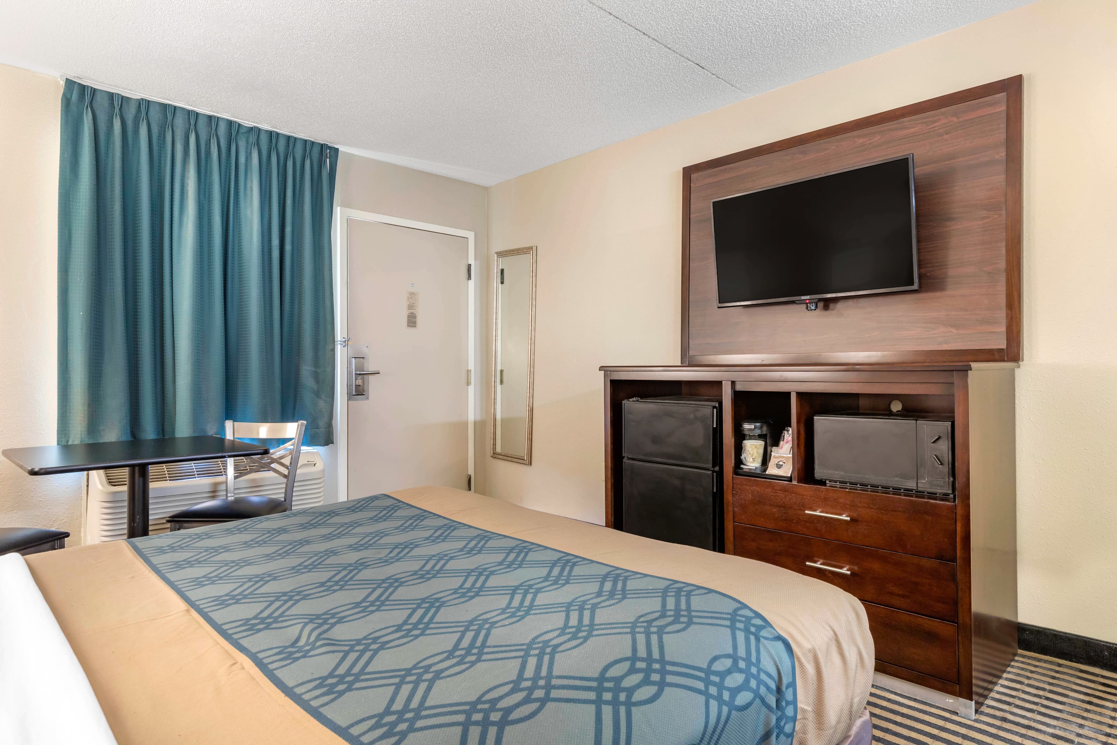 Econo Lodge Florence - Darlington — 15