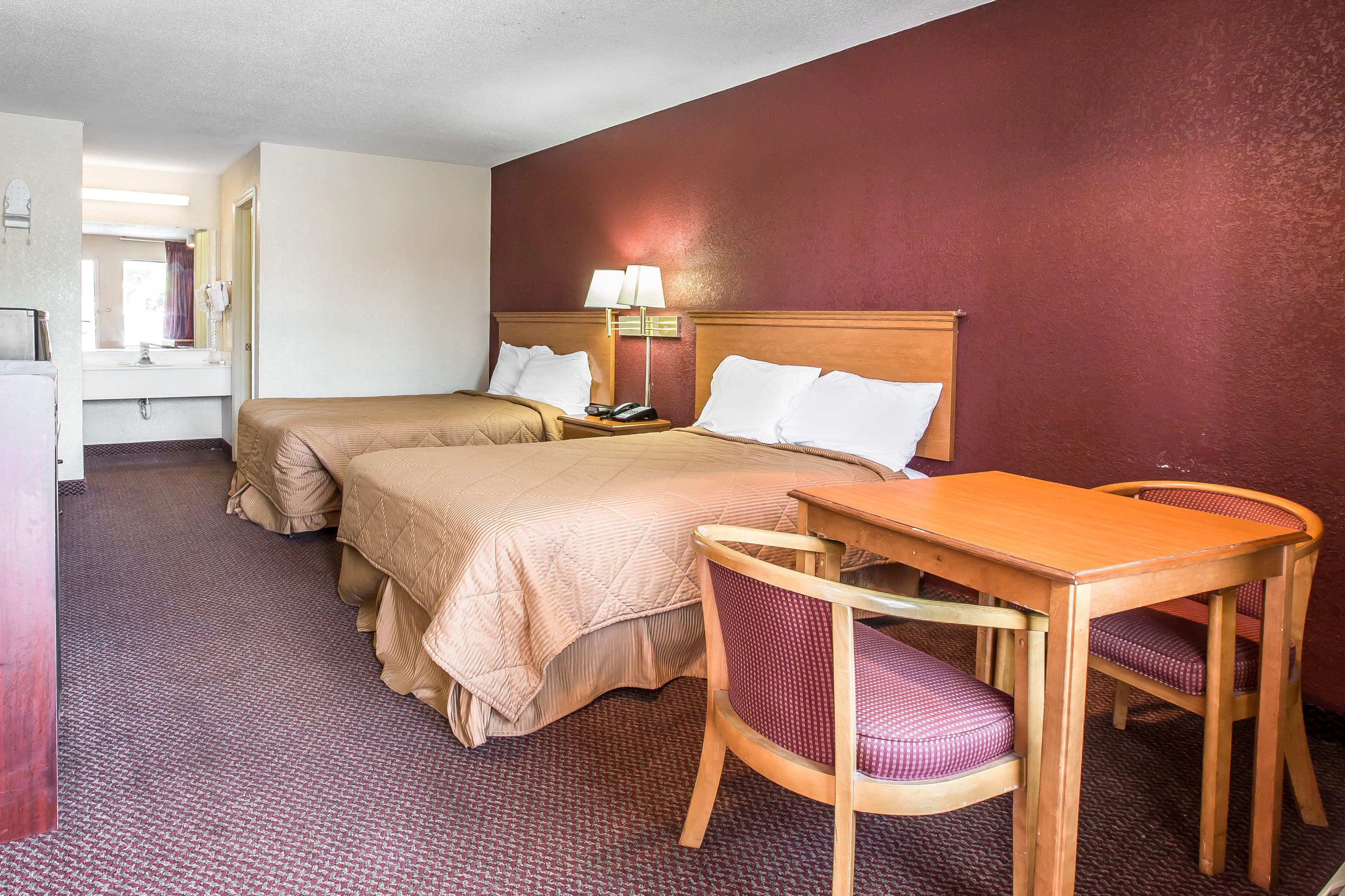 Rodeway Inn Expo Center - Image 4