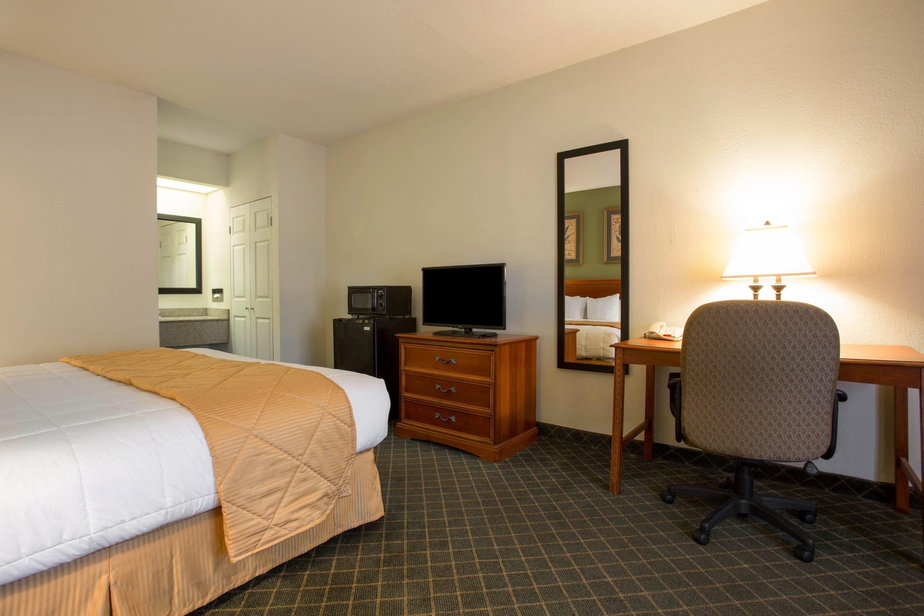 Clarion Inn & Suites Aiken South — 15