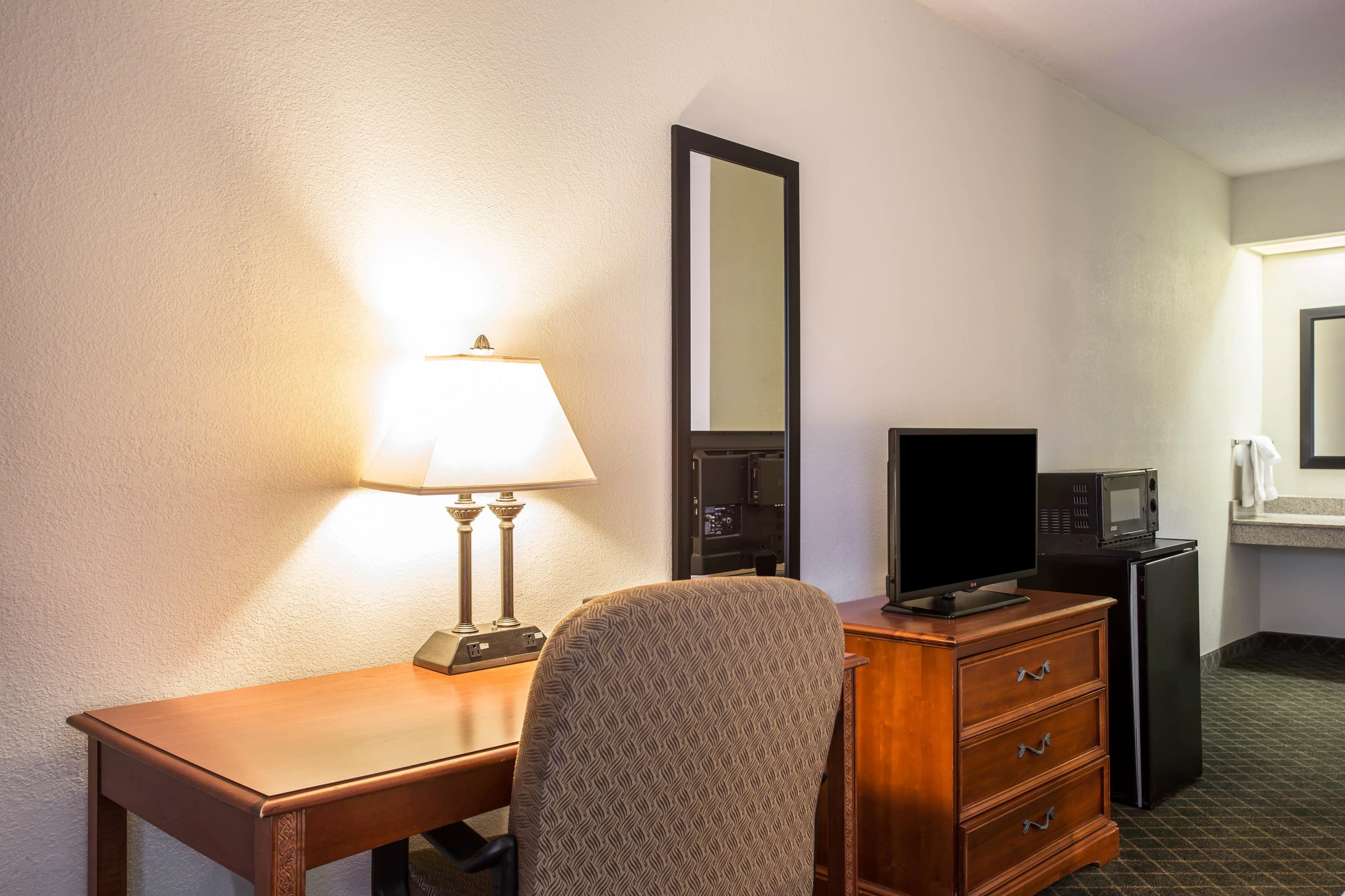Clarion Inn & Suites Aiken South - Image 5