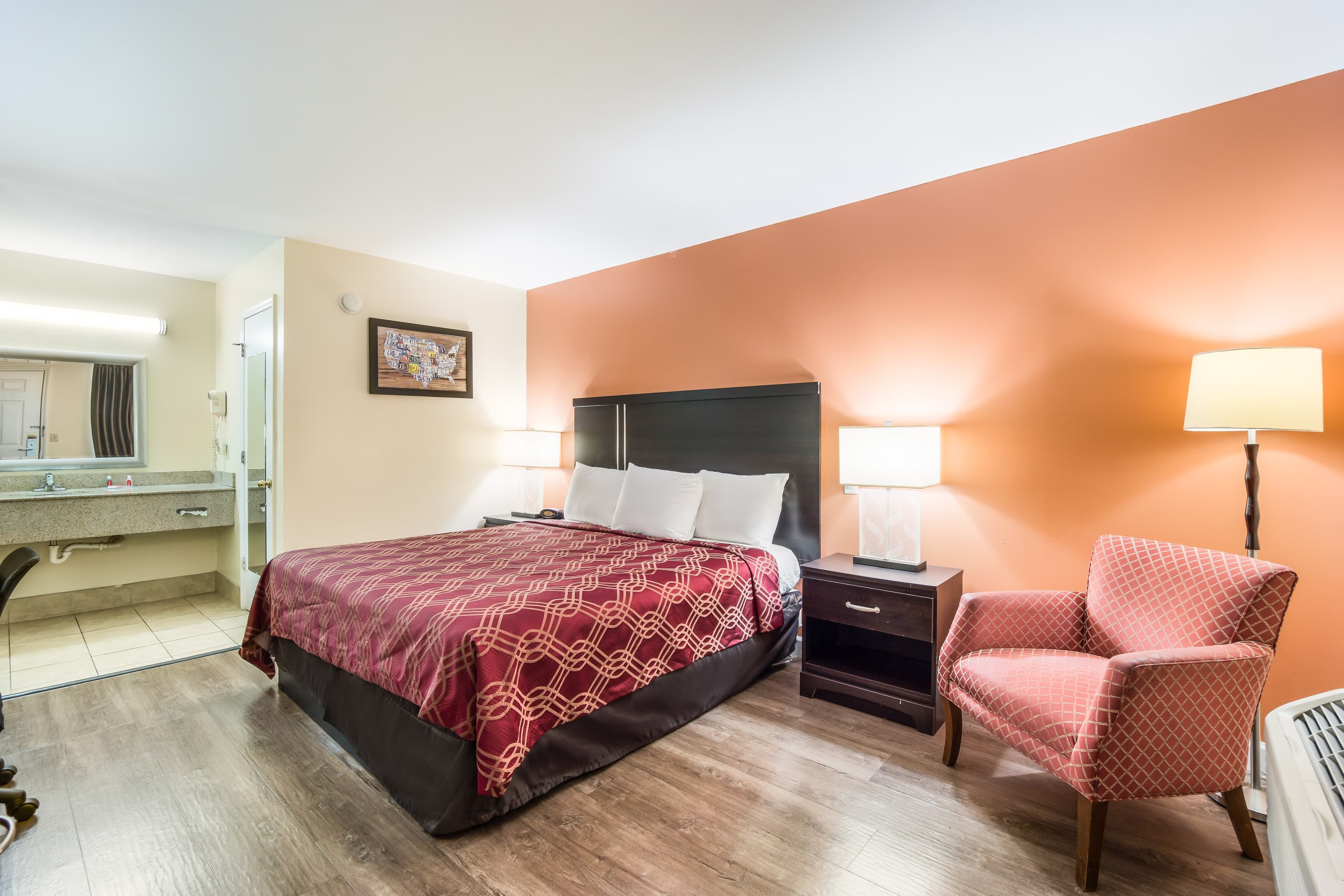 Econo Lodge Santee - Image 1