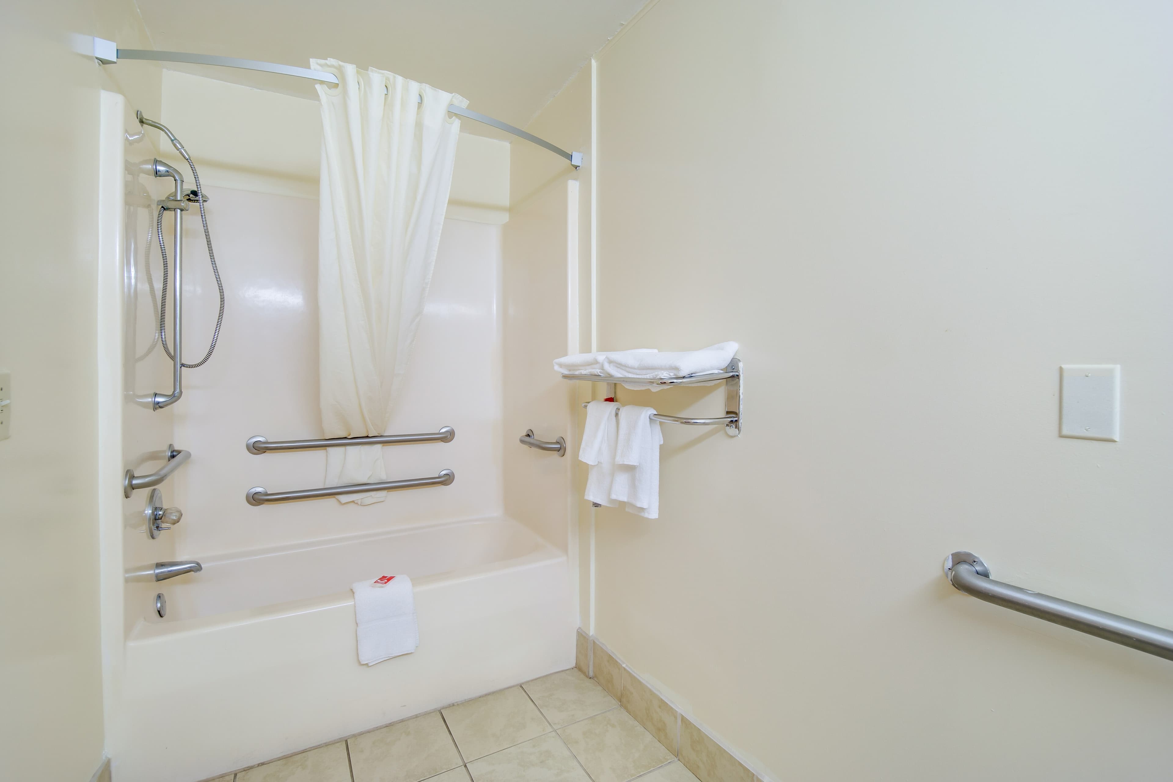 Econo Lodge Santee — 10