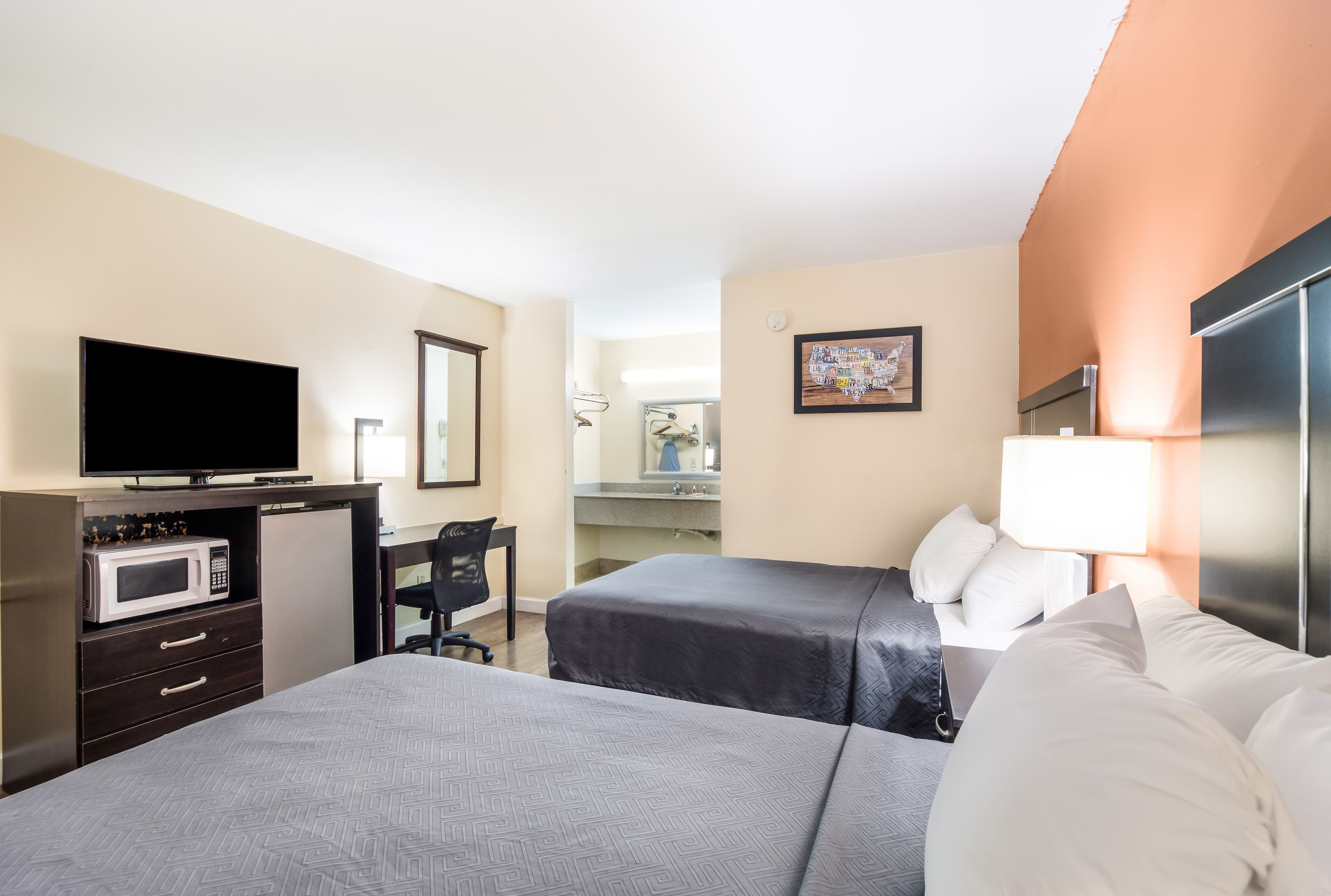 Econo Lodge Santee - Image 3