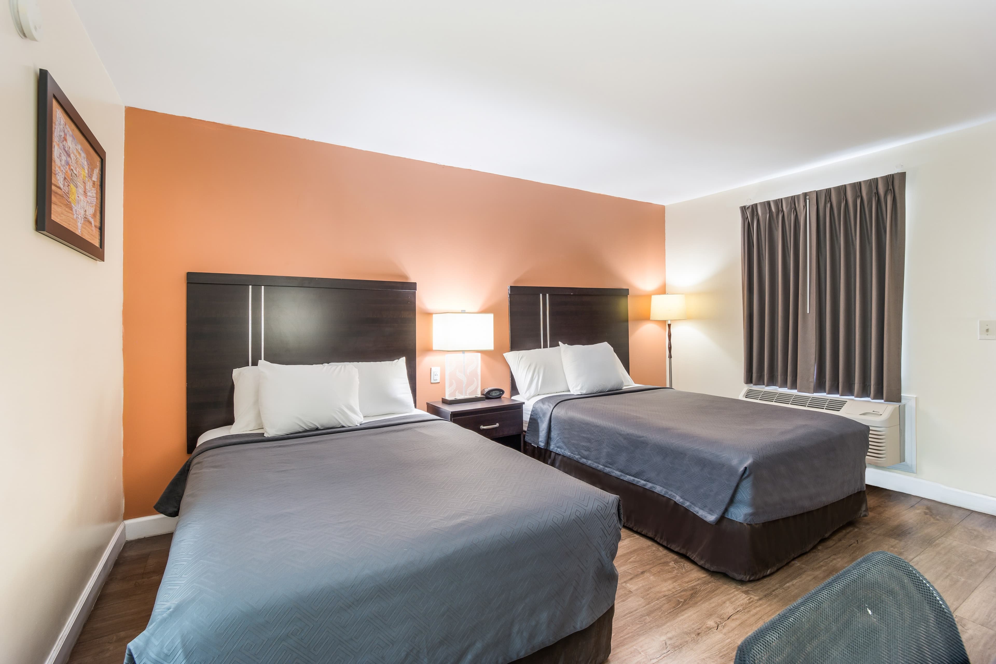 Econo Lodge Santee - Image 4