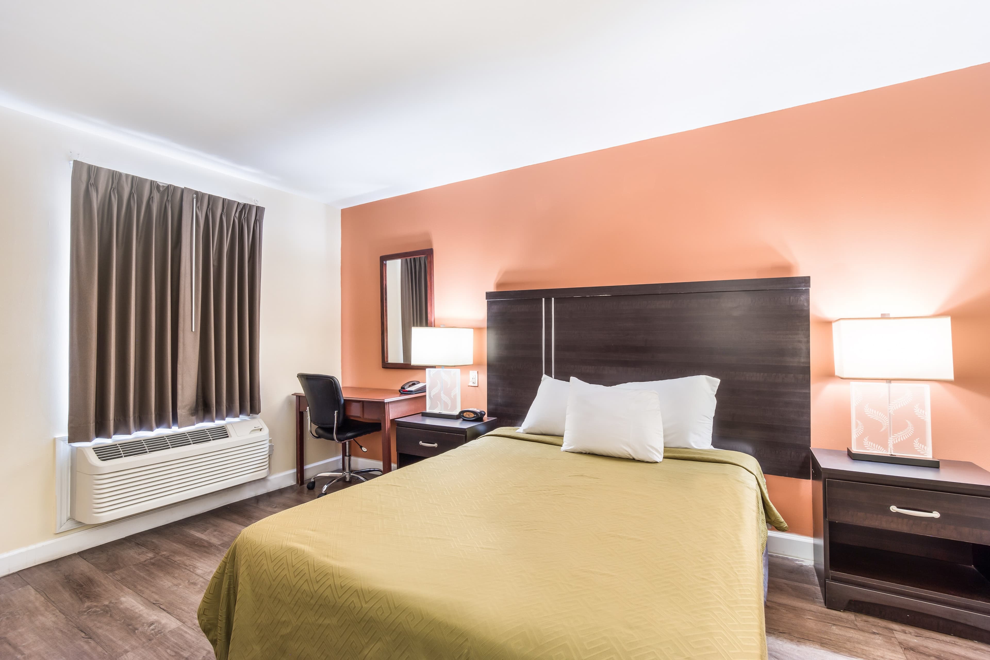 Econo Lodge Santee — 15
