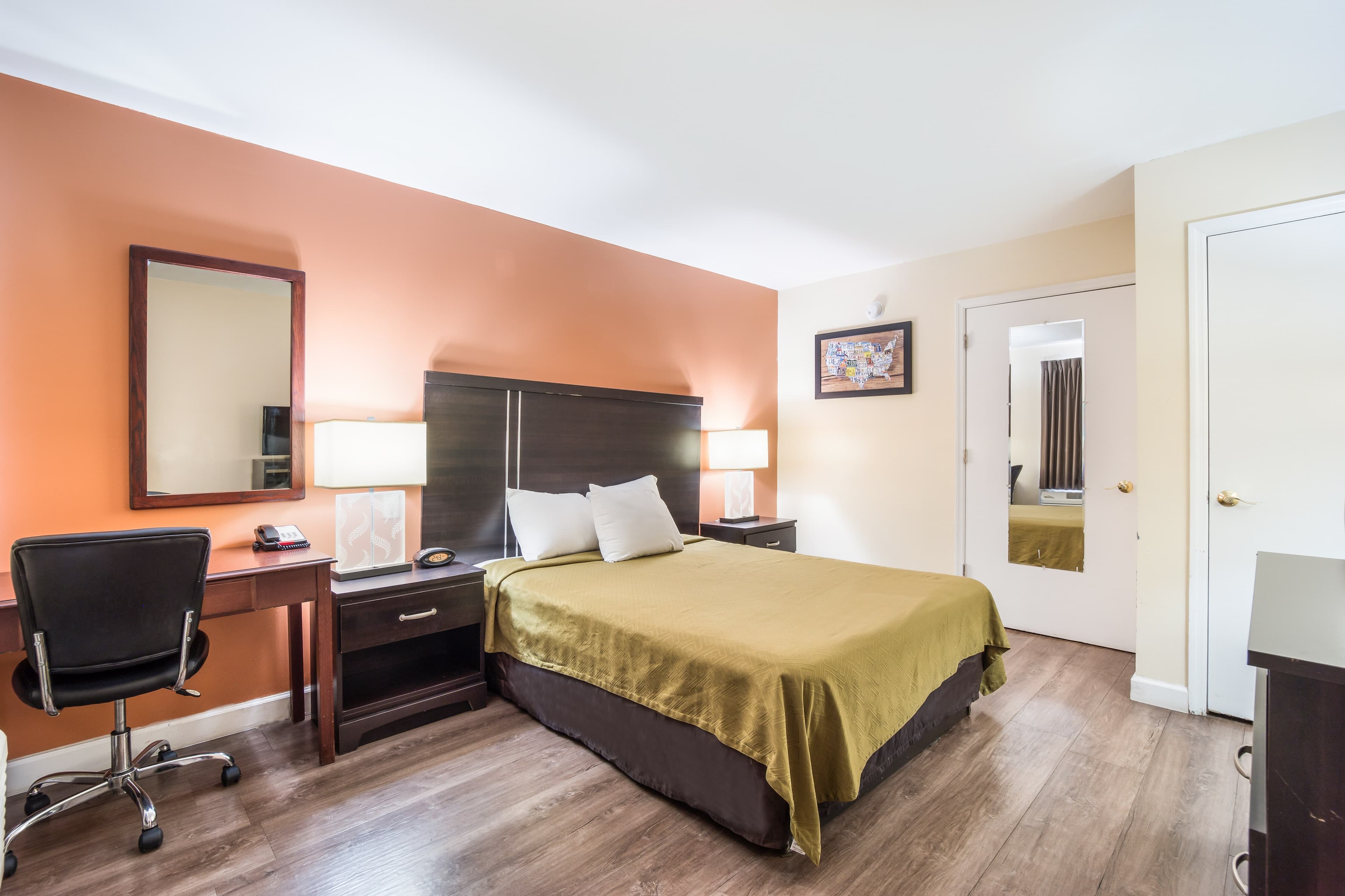 Econo Lodge Santee — 17