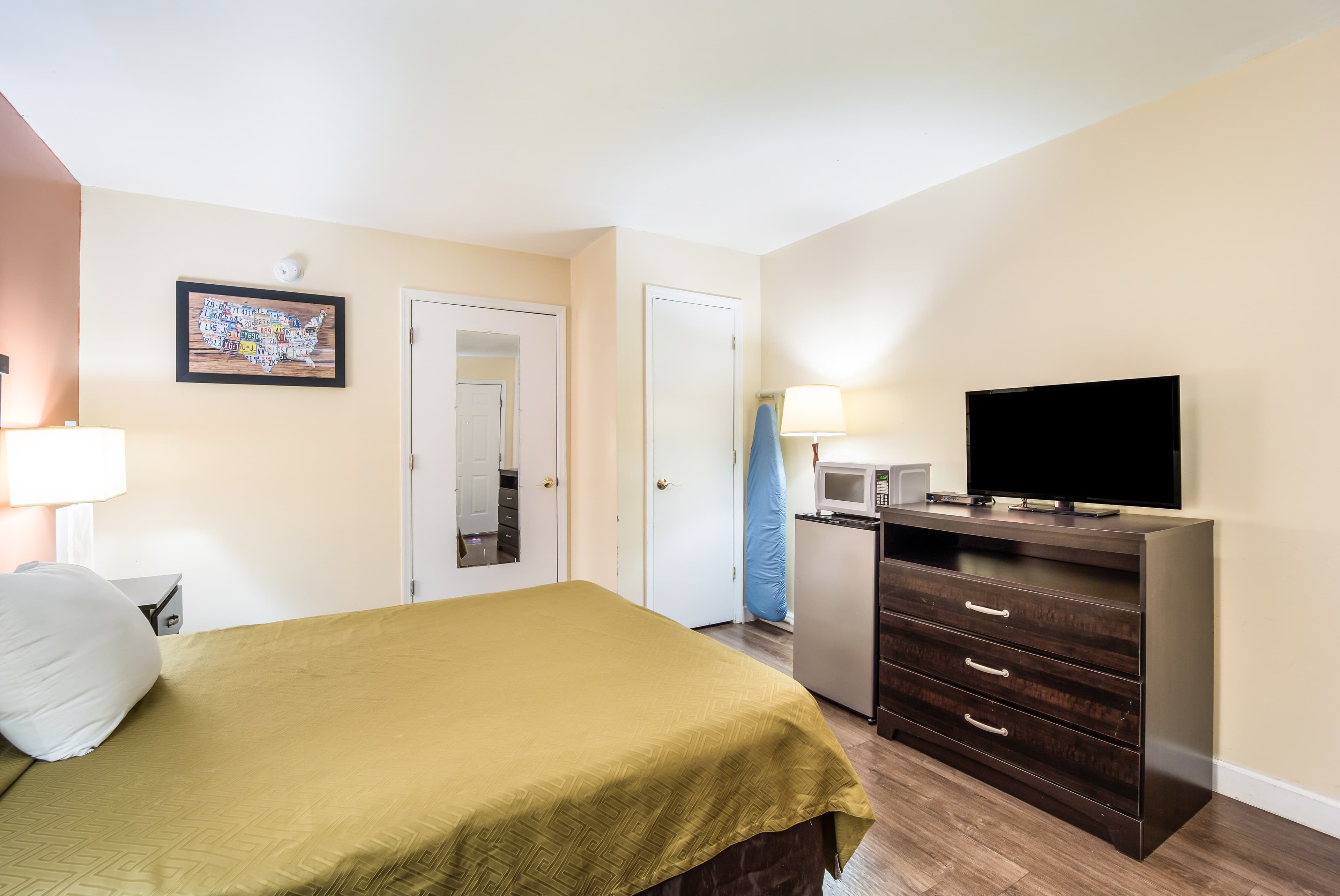 Econo Lodge Santee — 18