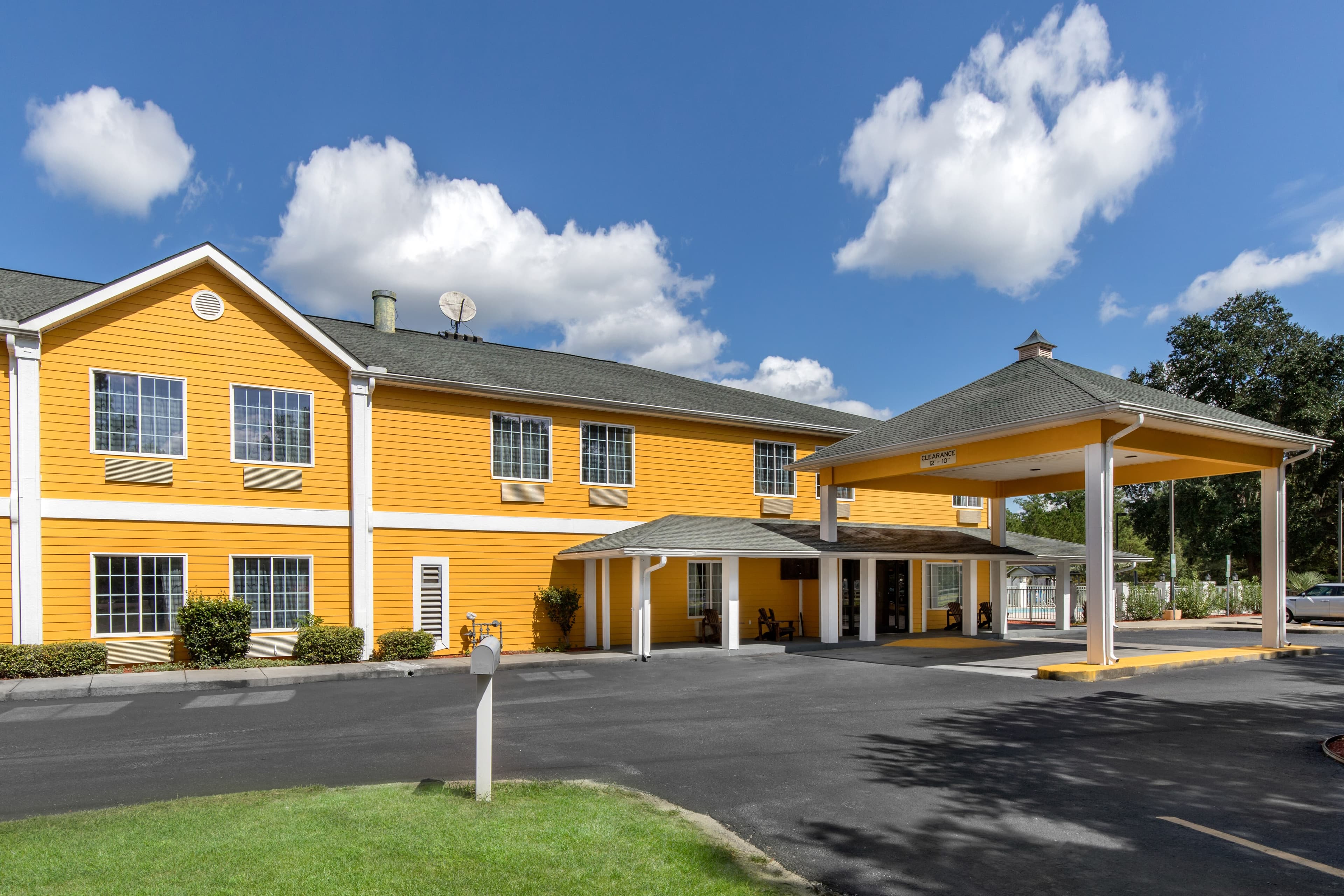 Quality Inn Kingstree North - Image 1