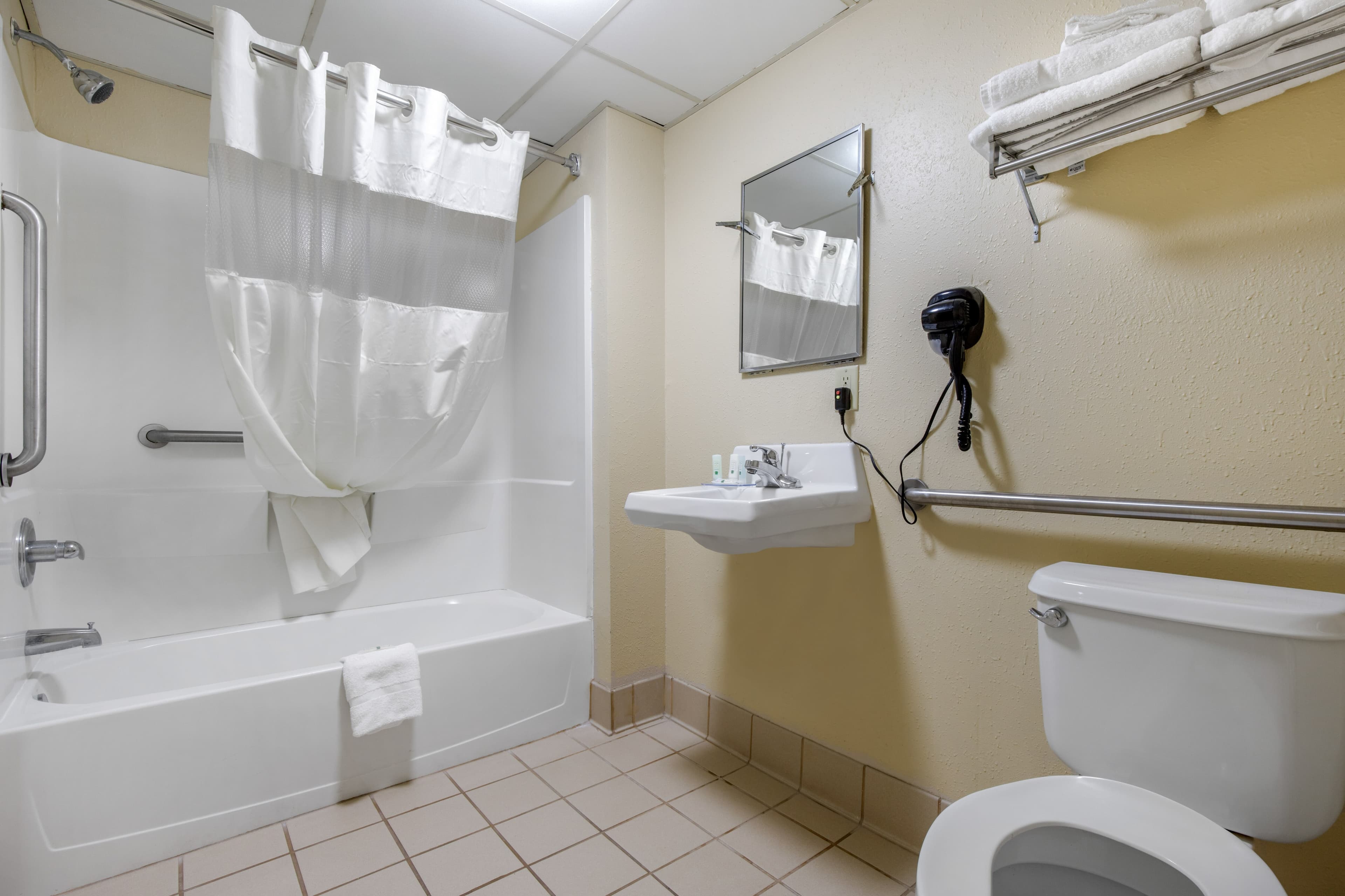 Quality Inn Kingstree North - Image 3