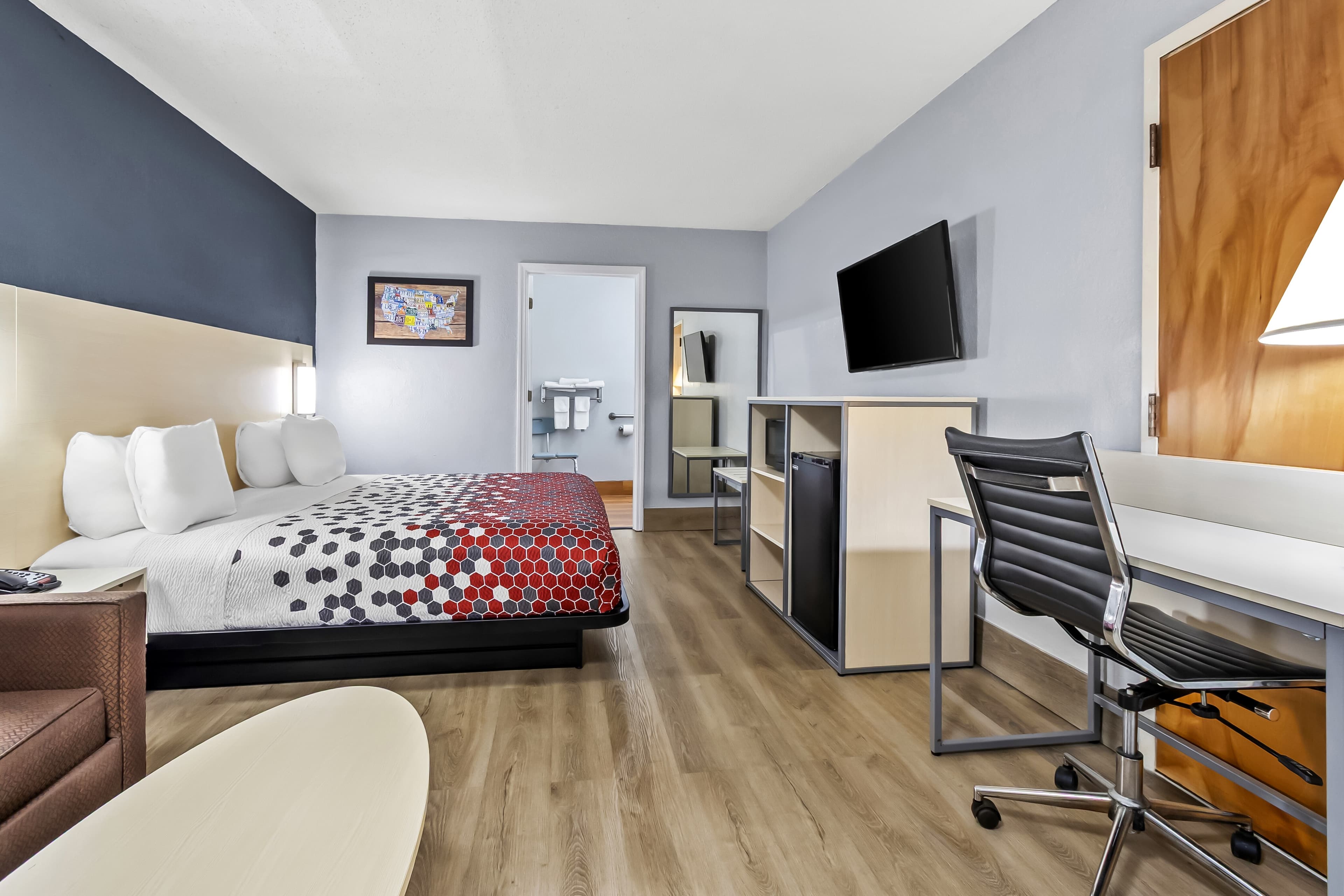 Econo Lodge Inn & Suites Cayce I-26 Airport - Image 2