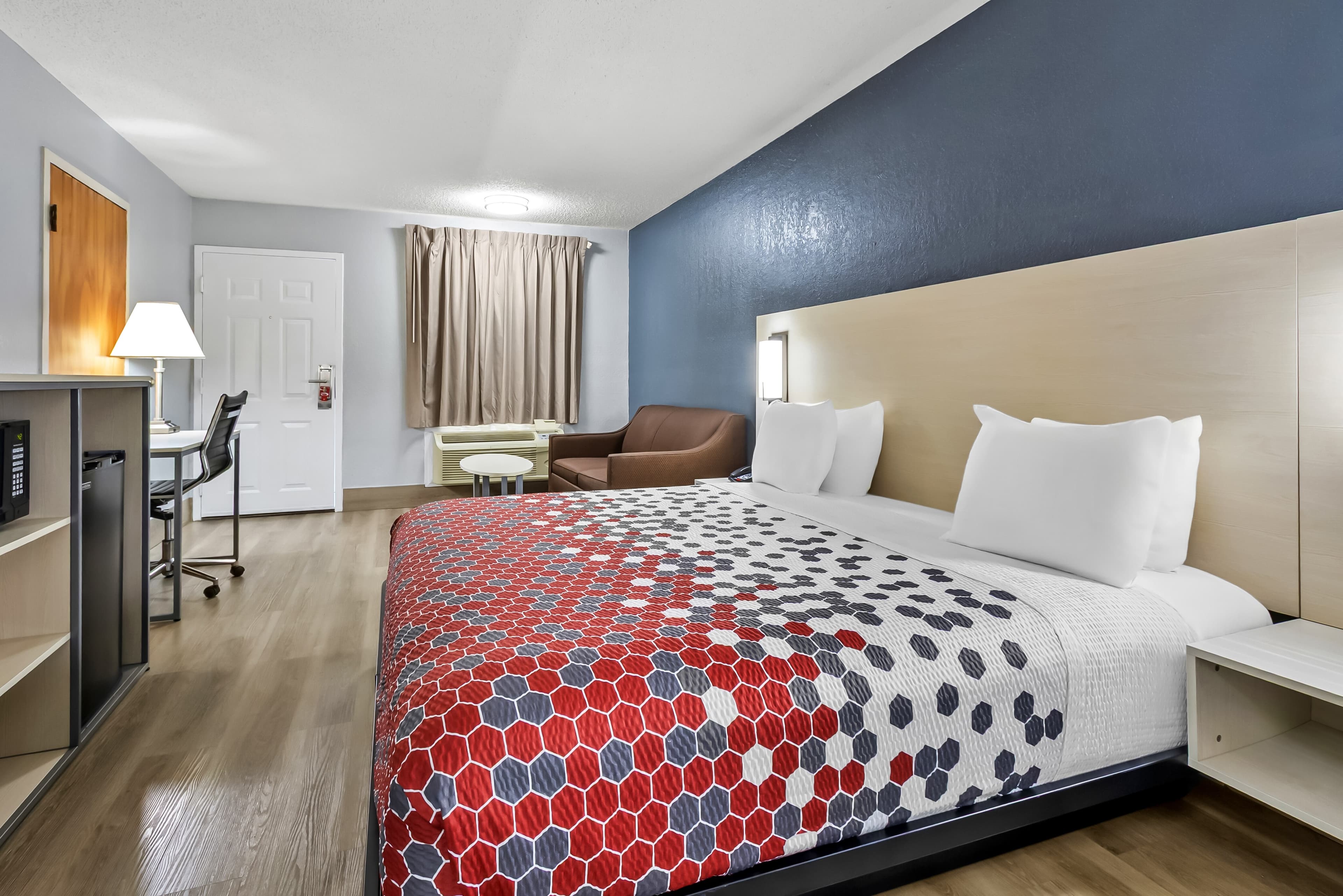 Econo Lodge Inn & Suites Cayce I-26 Airport - Image 3