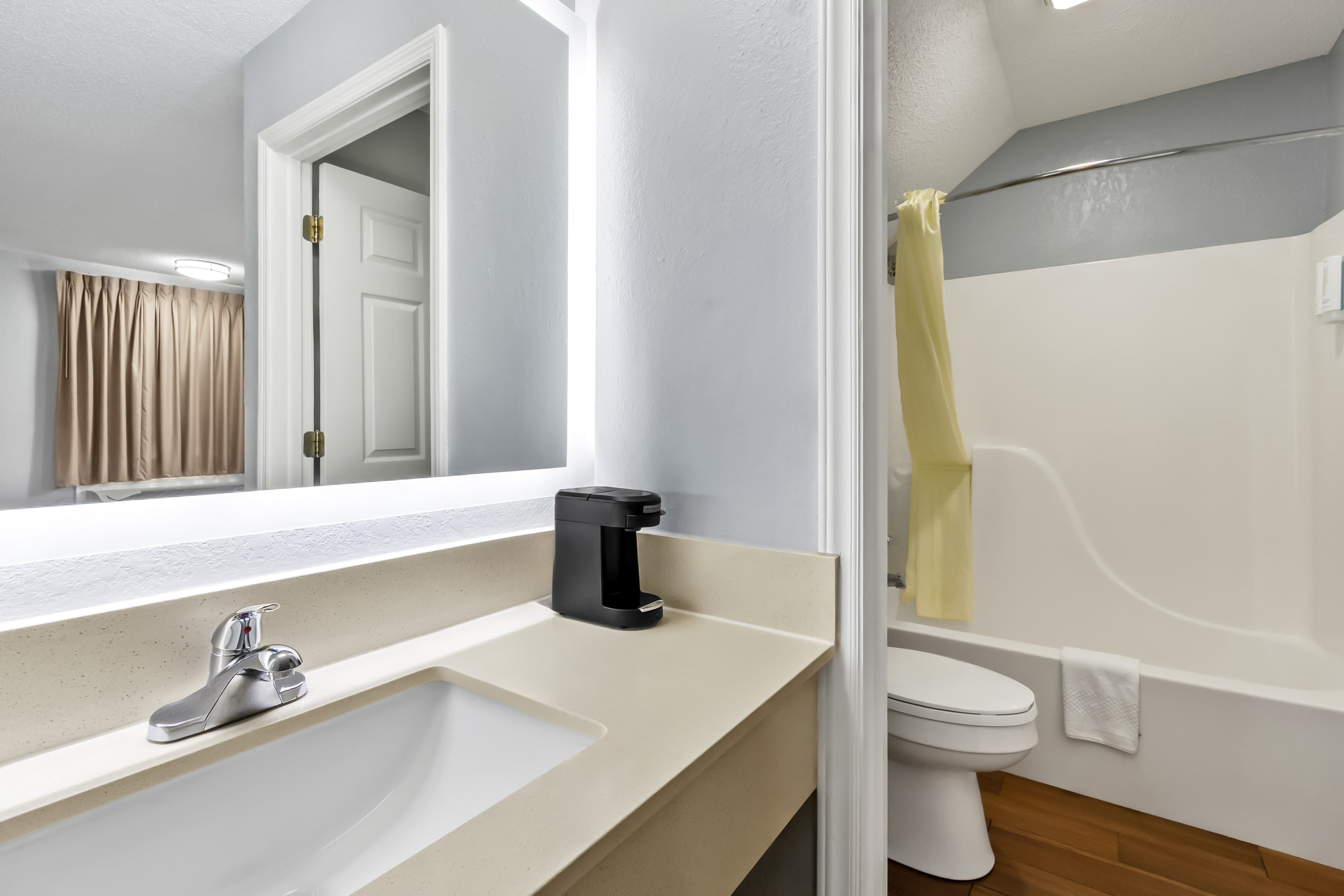 Econo Lodge Inn & Suites Cayce I-26 Airport — 21