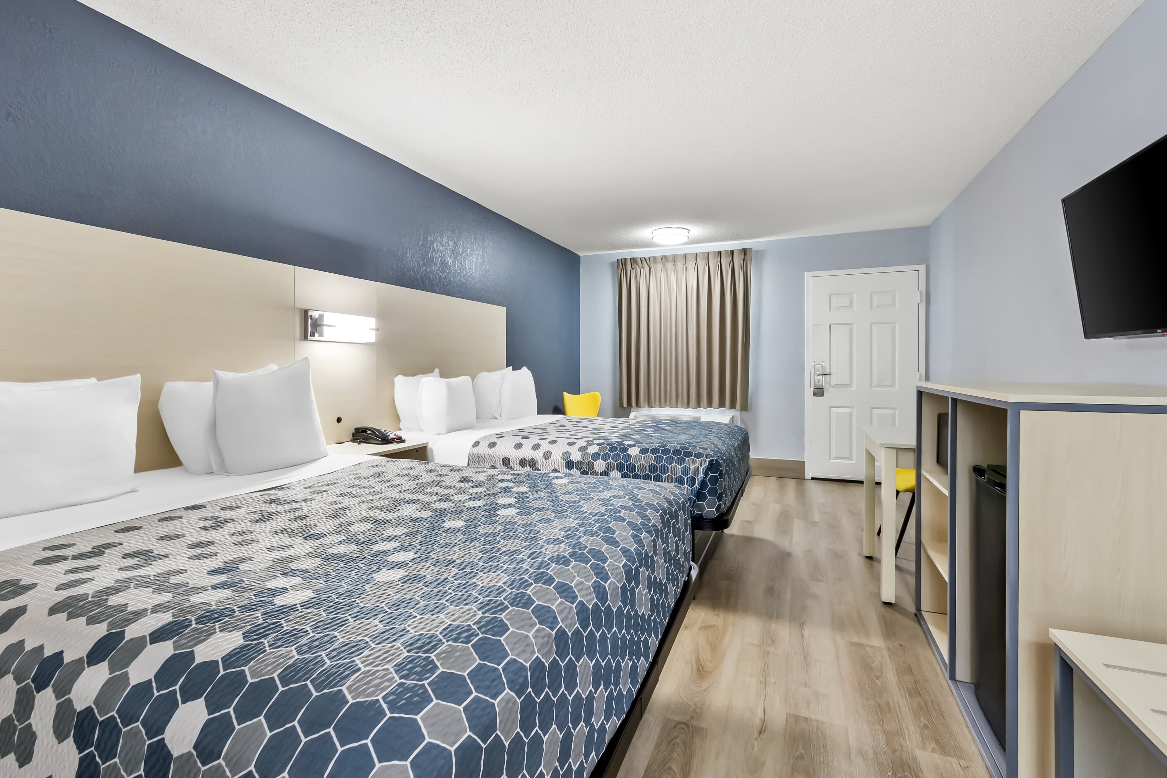 Econo Lodge Inn & Suites Cayce I-26 Airport - Image 1