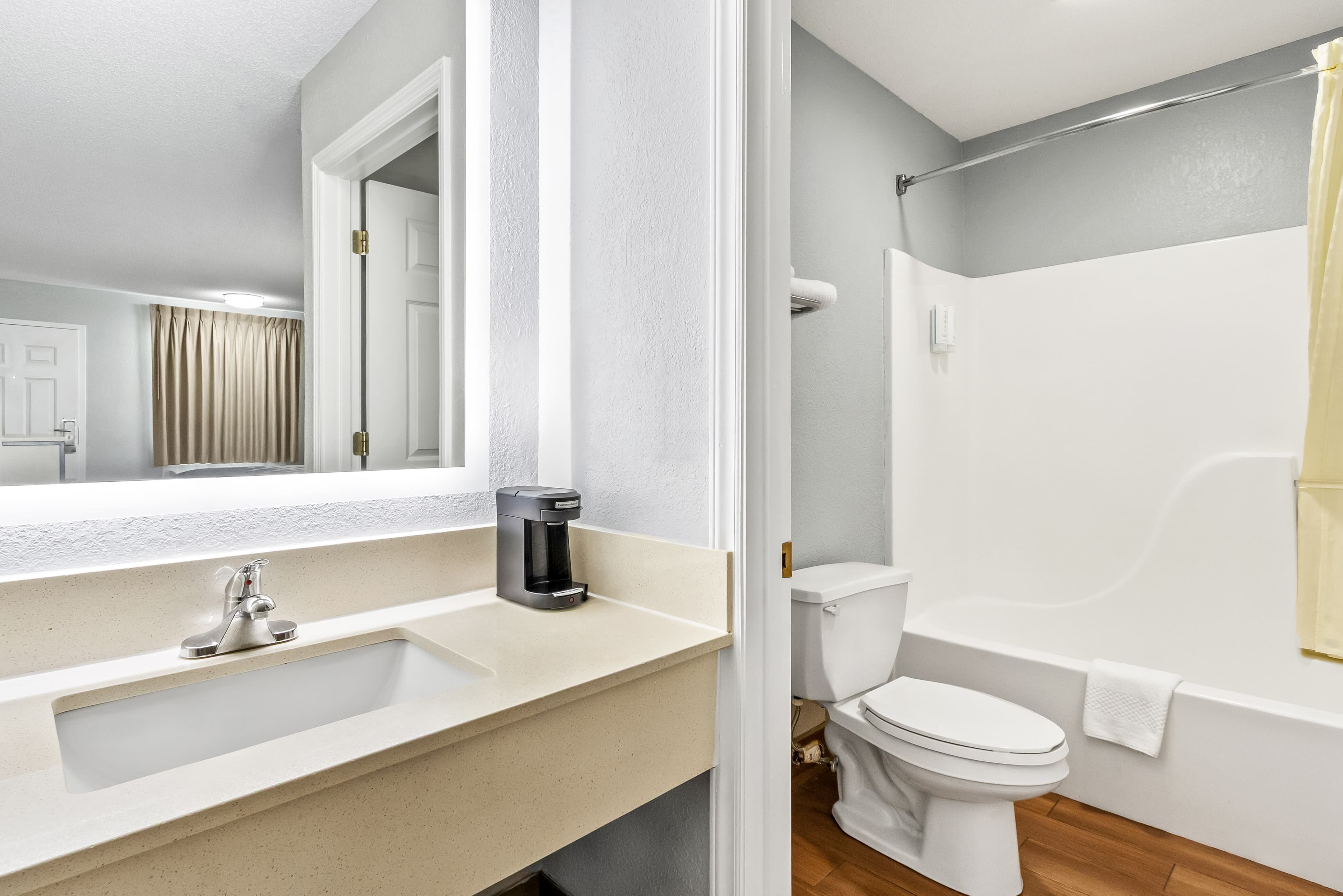 Econo Lodge Inn & Suites Cayce I-26 Airport — 32