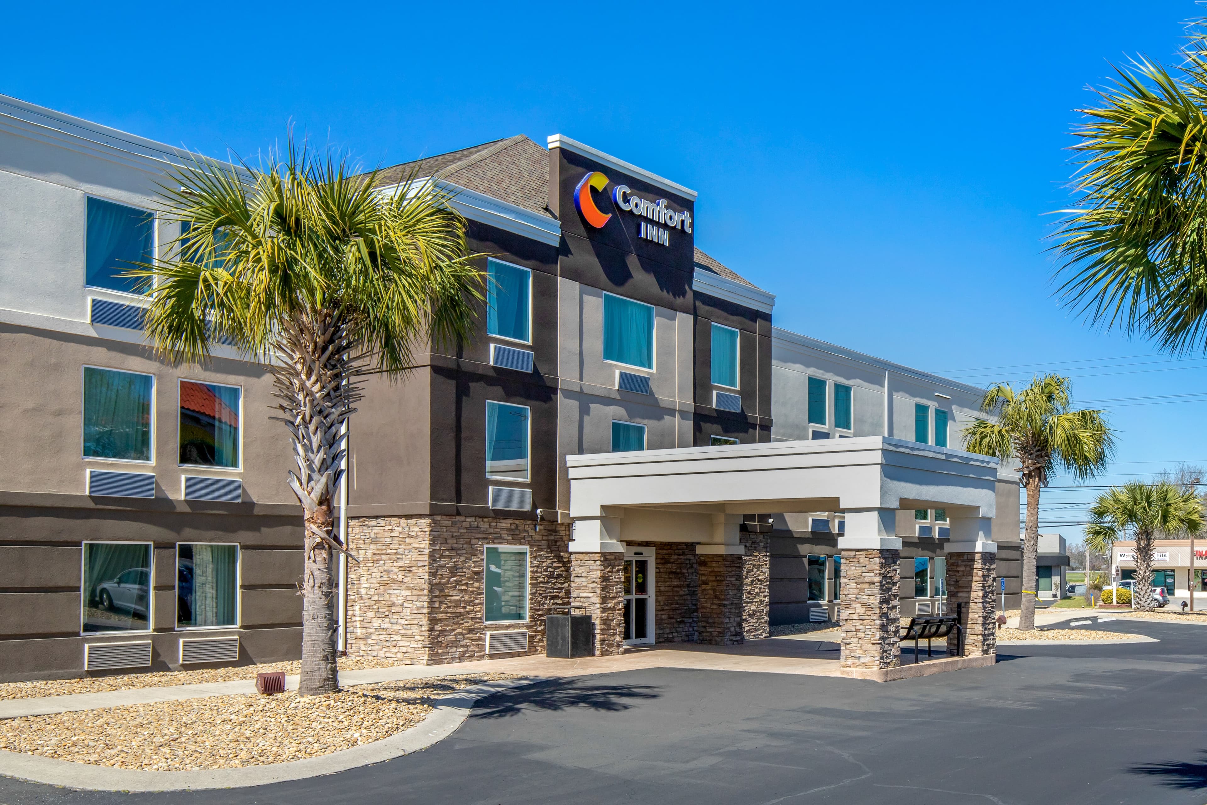 Comfort Inn N Myrtle Beach Barefoot Landing - Image 1