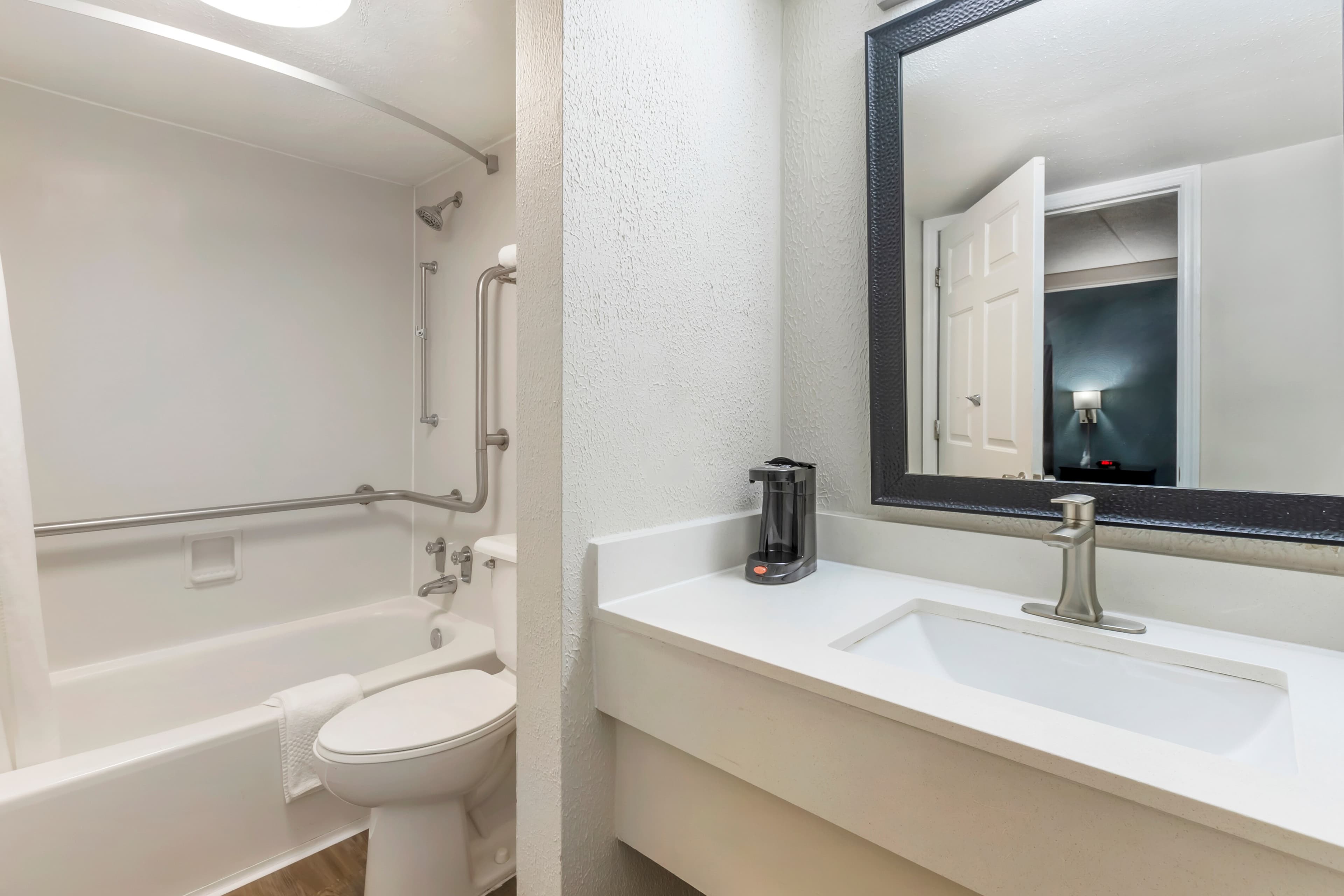 Quality Inn & Suites North Charleston - Ashley Phosphate — 10