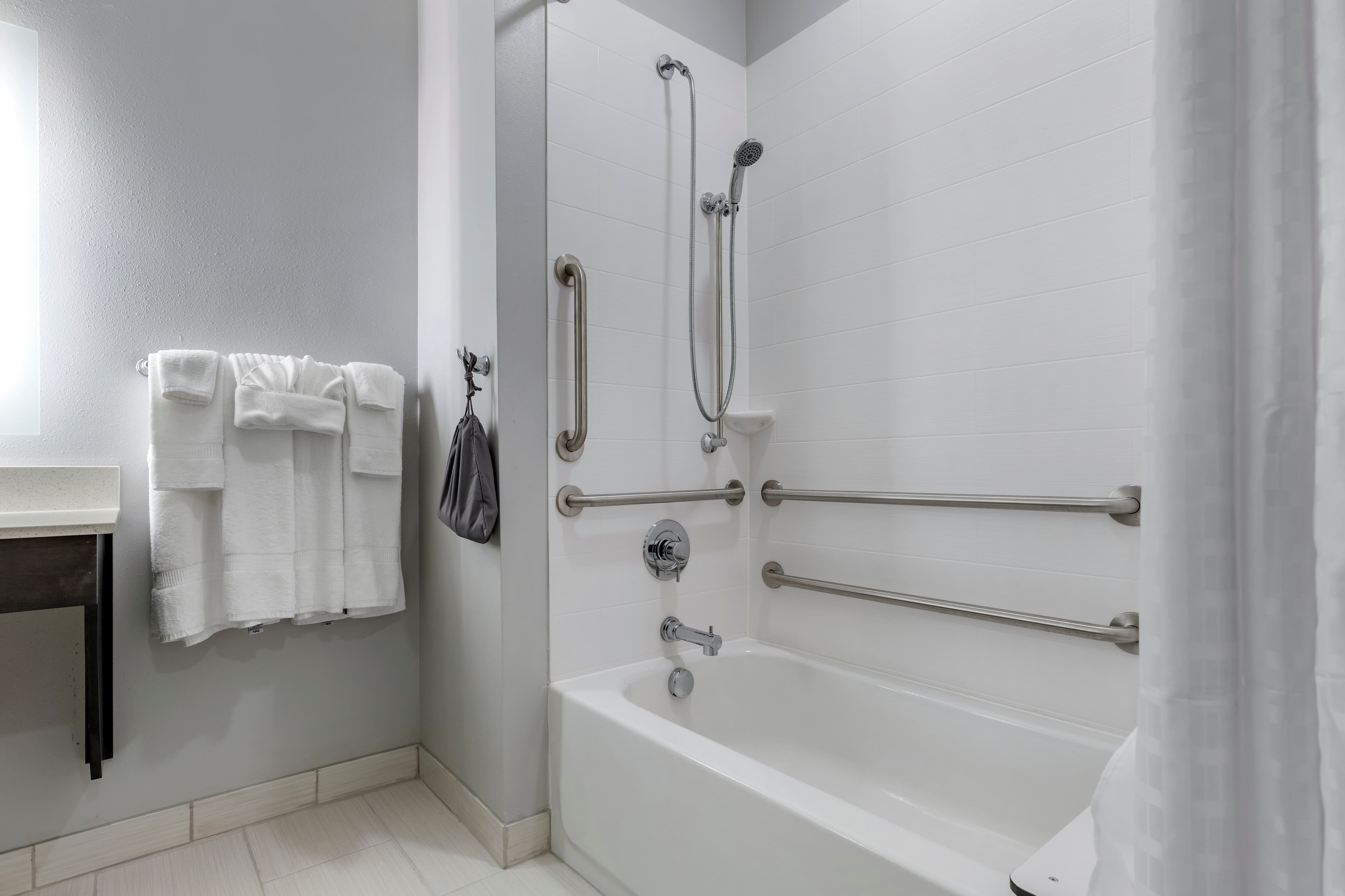 Comfort Suites Greenville Airport - Image 5