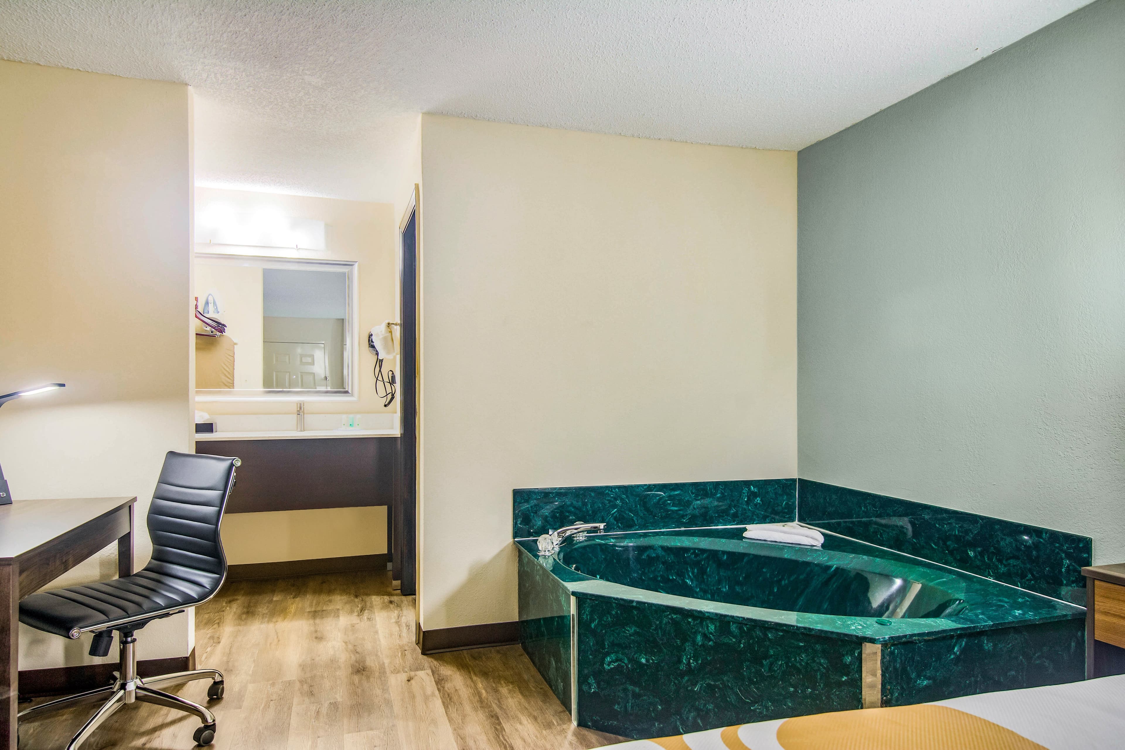 Quality Inn & Suites Lake City — 7