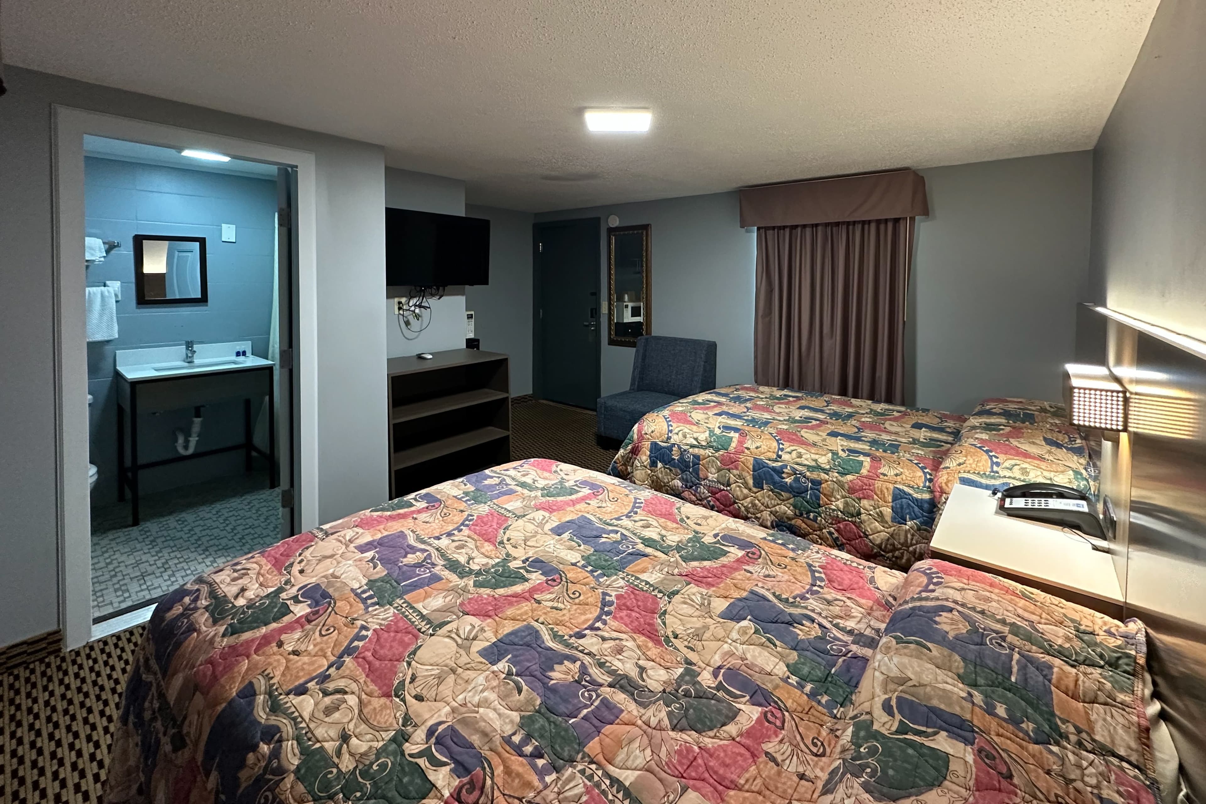 Rodeway Inn & Suites Walhalla - Image 5