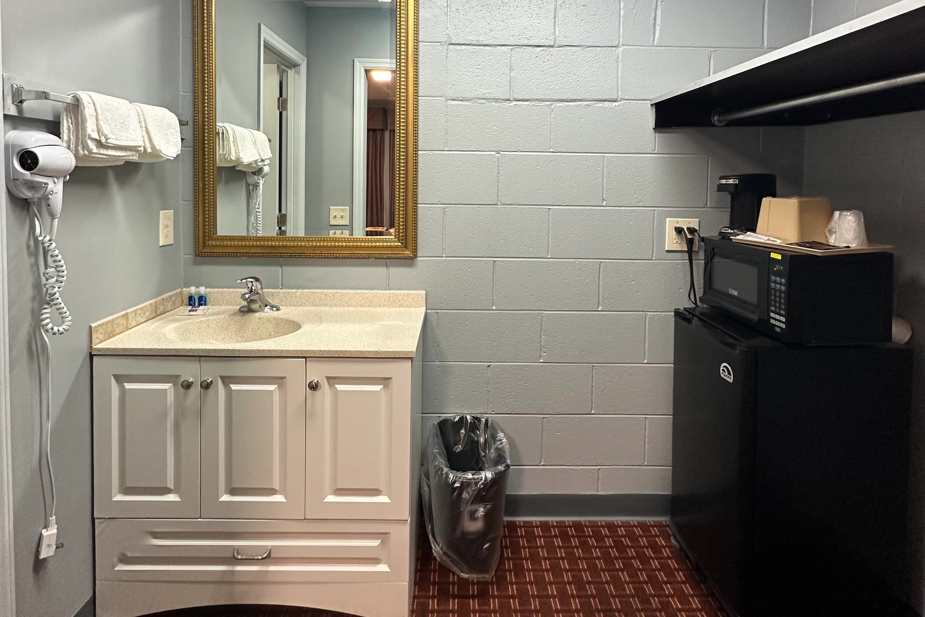 Rodeway Inn & Suites Walhalla — 11