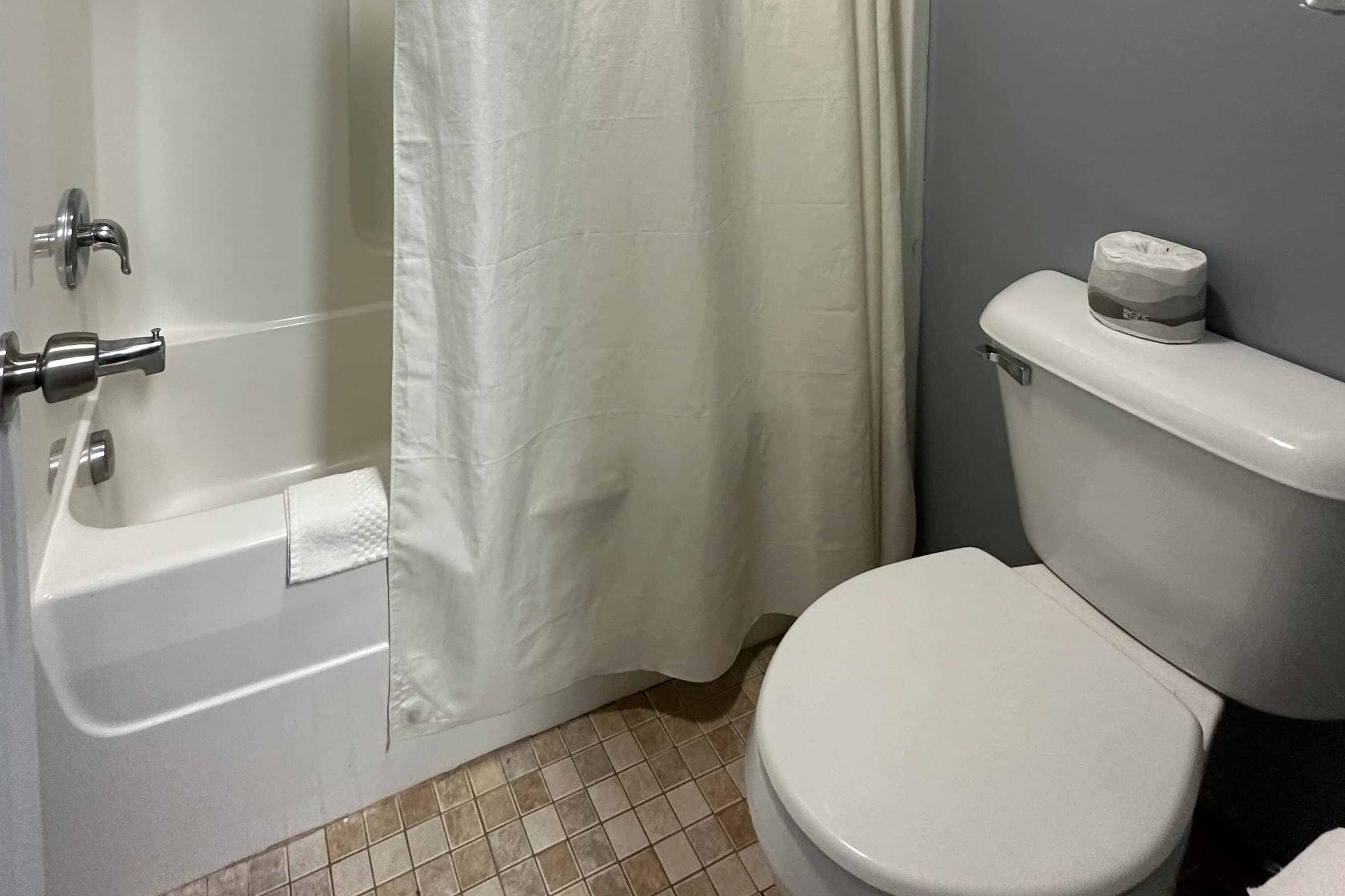 Rodeway Inn & Suites Walhalla — 14
