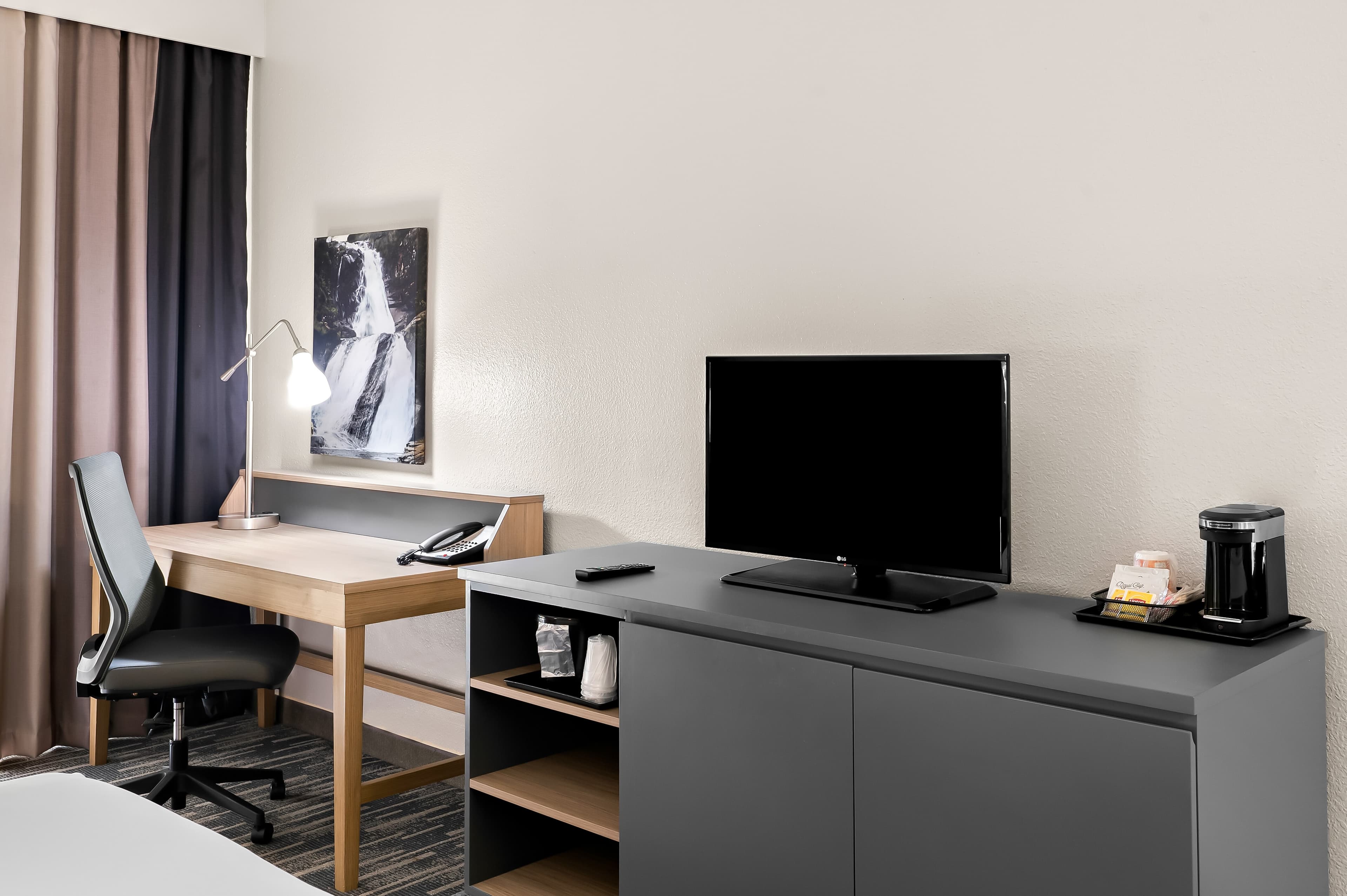 Country Inn & Suites by Radisson, Columbia Airport, SC - Image 3