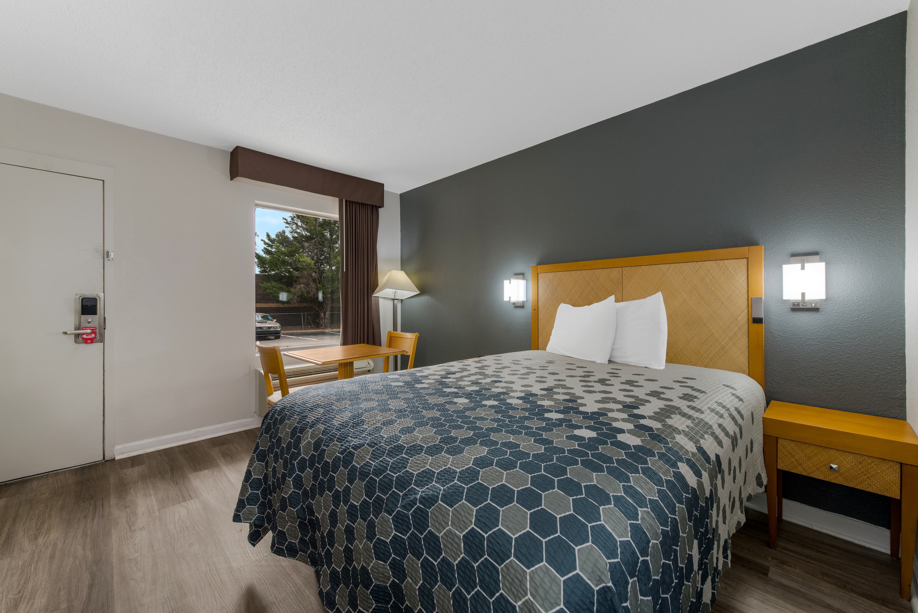 Econo Lodge Cheraw Market Street — 18