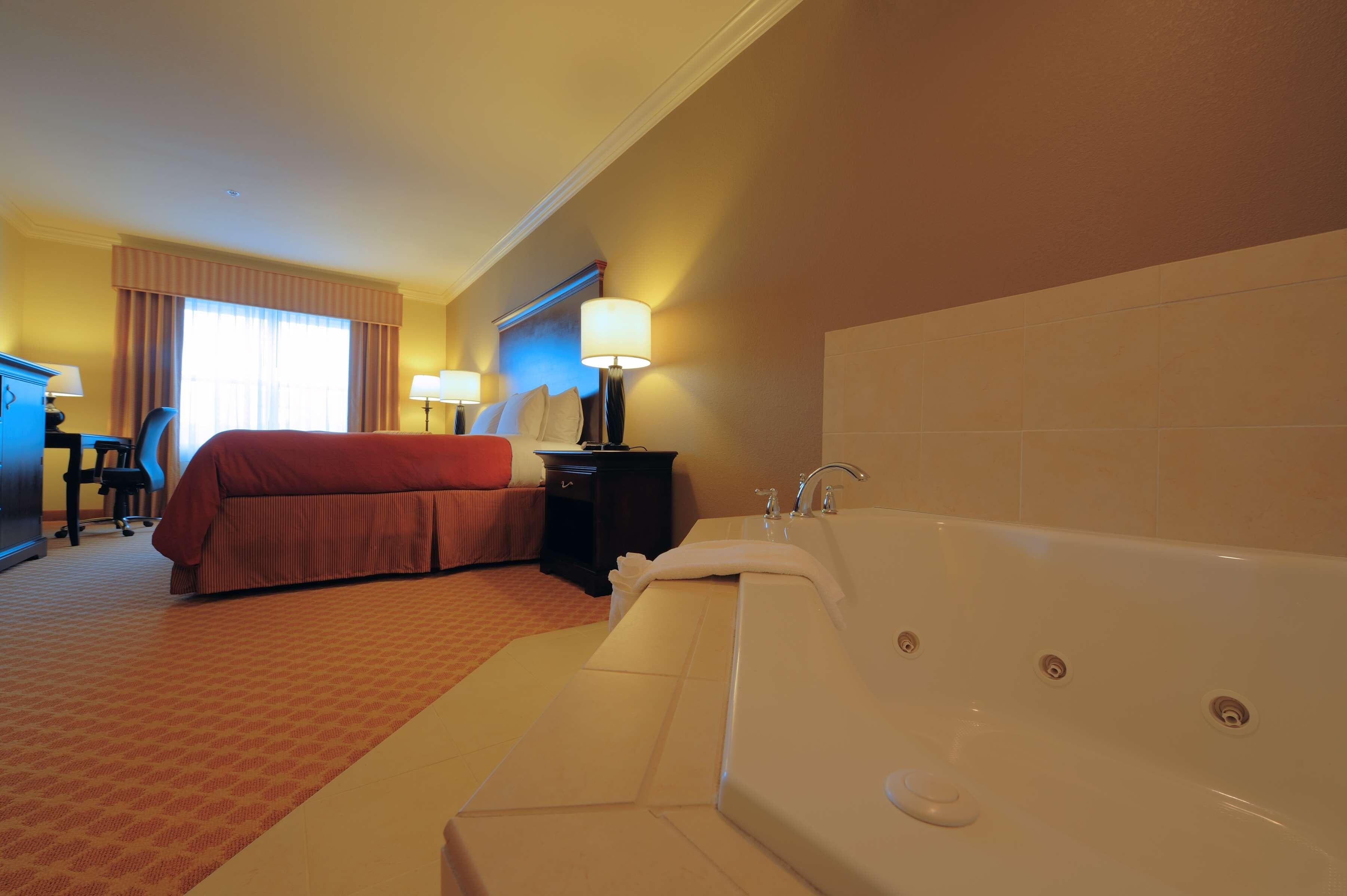 Country Inn & Suites by Radisson, Columbia at Harbison, SC - Image 4