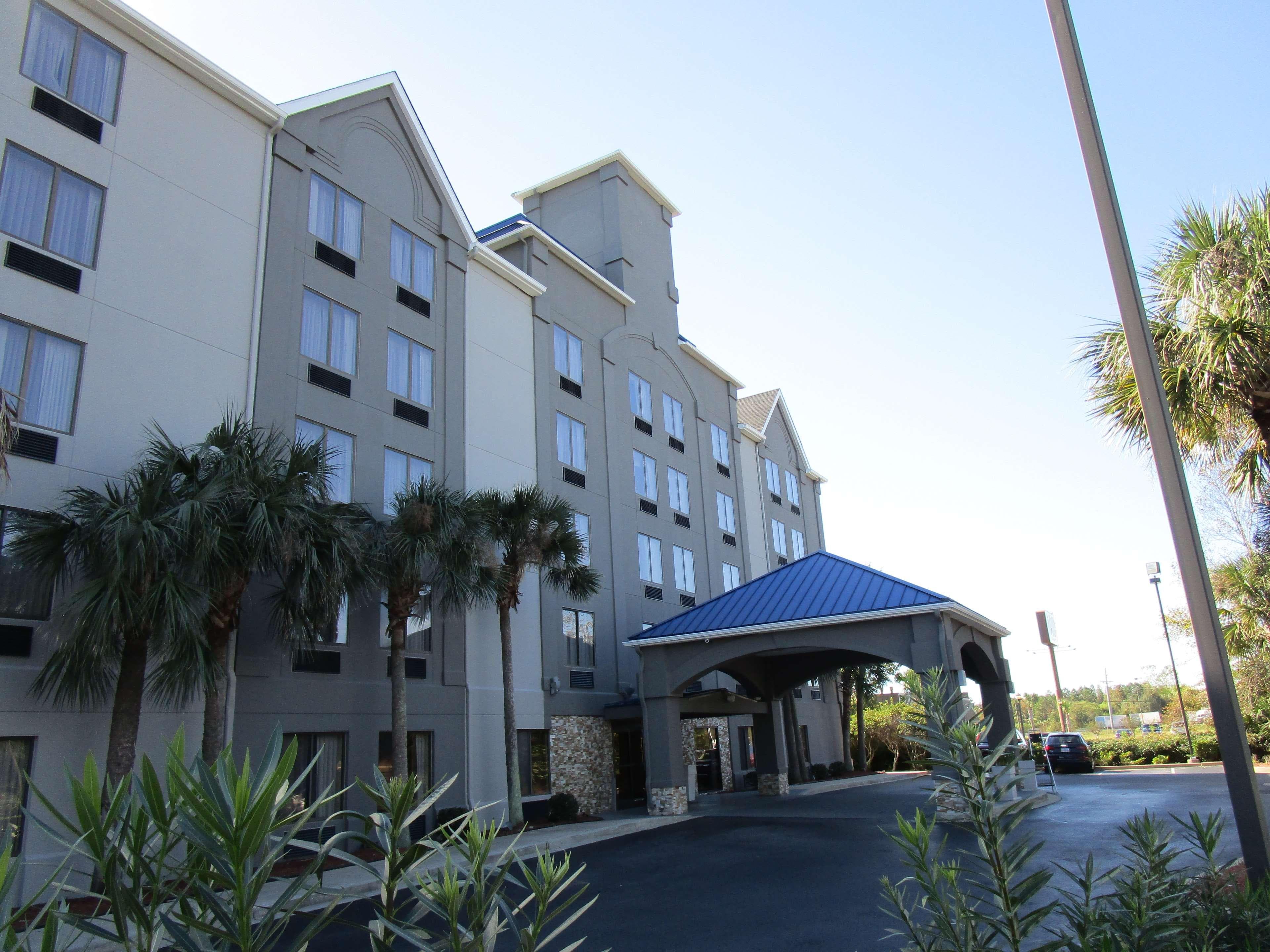 Country Inn & Suites by Radisson, Murrells Inlet, SC - Image 1