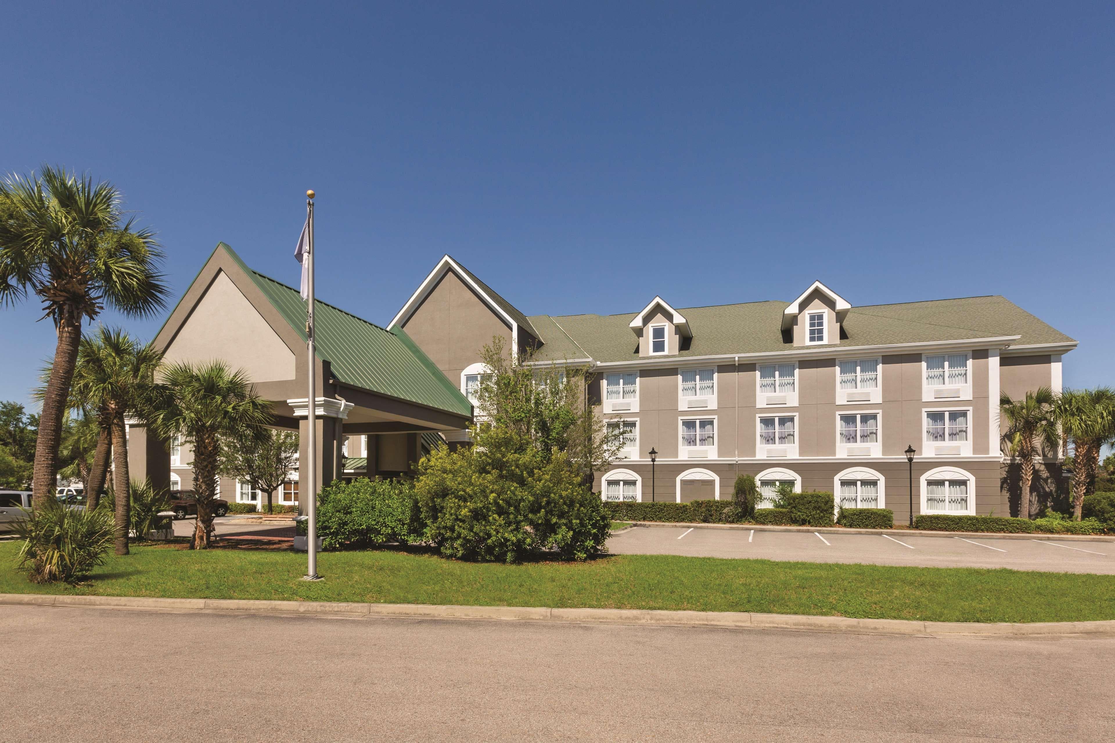 Country Inn & Suites by Radisson, Beaufort West, SC - Image 1