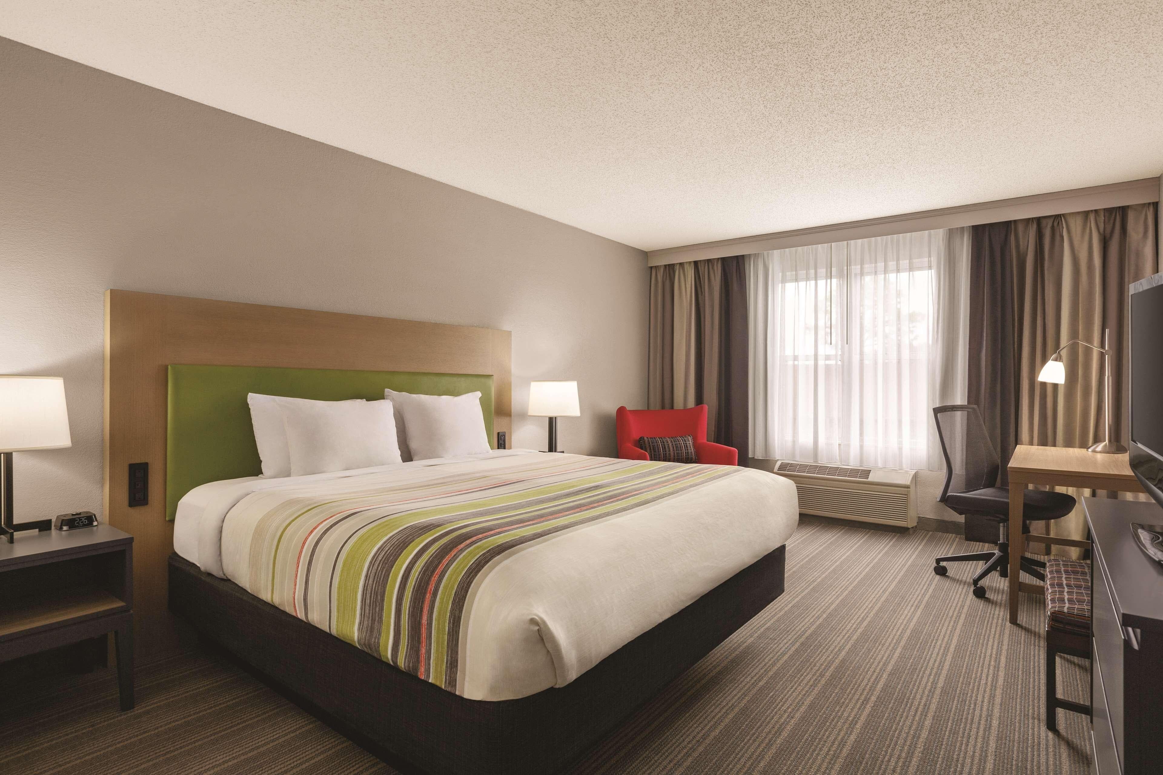 Country Inn & Suites by Radisson, Beaufort West, SC - Image 2