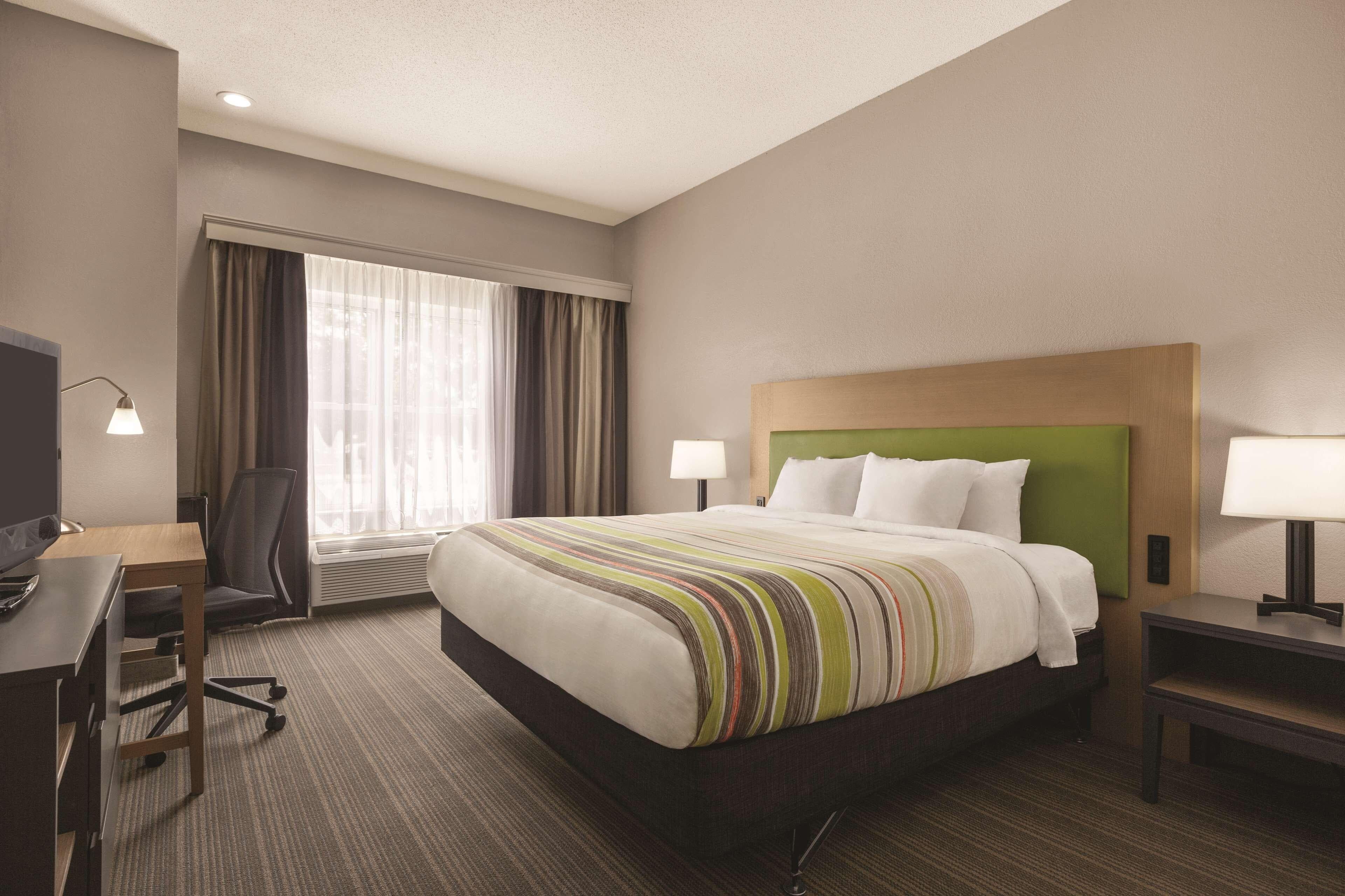 Country Inn & Suites by Radisson, Beaufort West, SC - Image 3