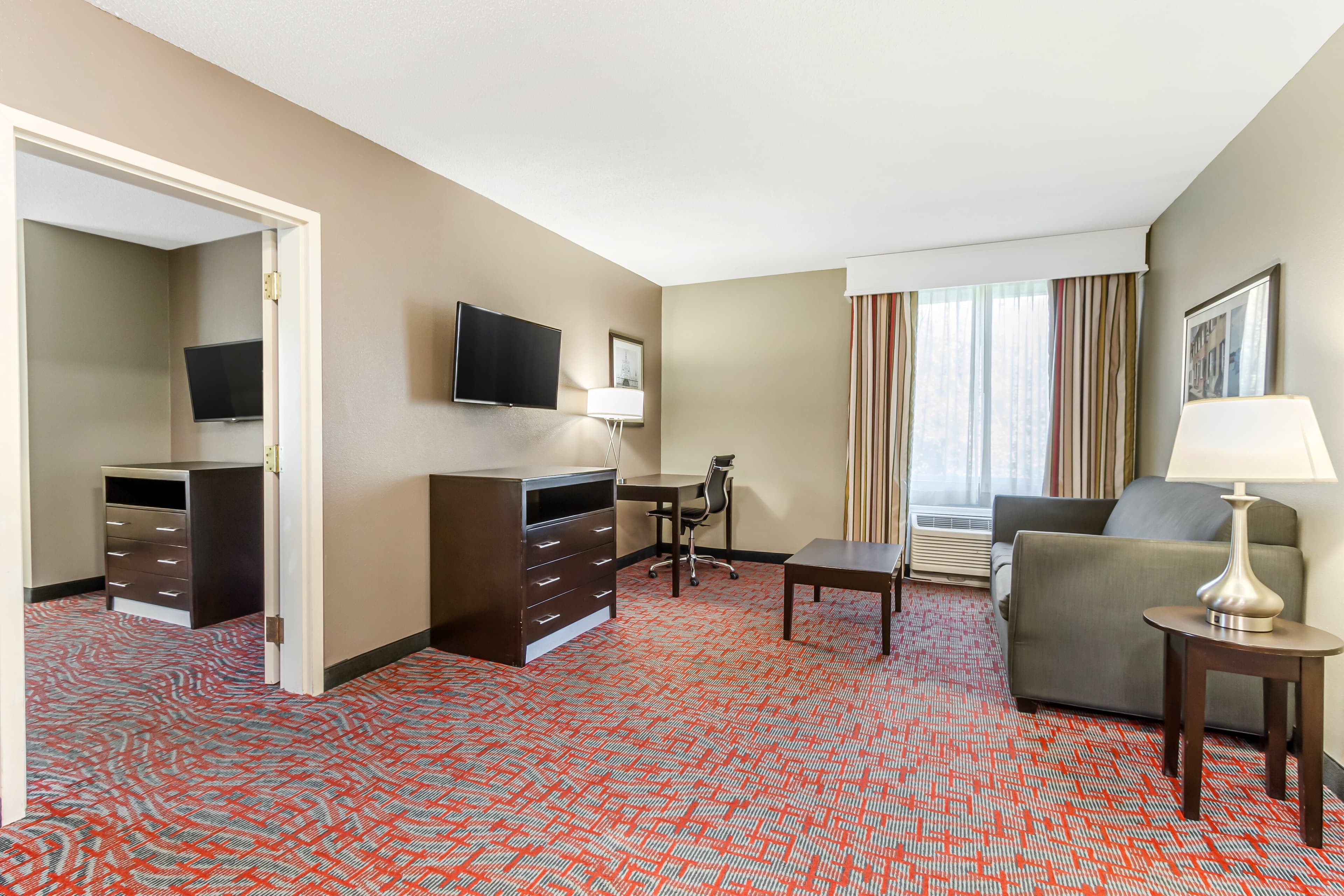 Comfort Inn & Suites North Charleston - Northwoods - Image 4