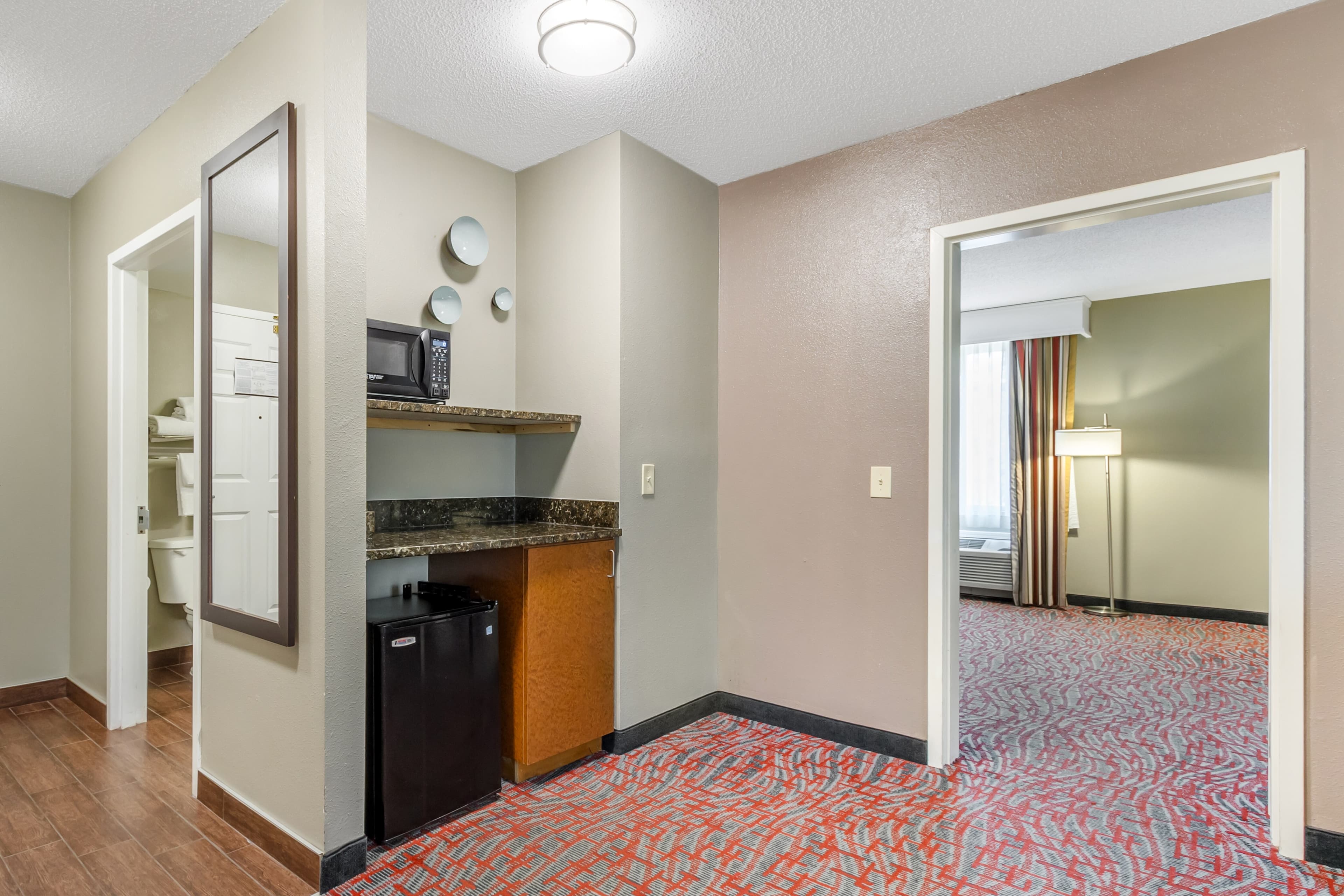 Comfort Inn & Suites North Charleston - Northwoods - Image 5