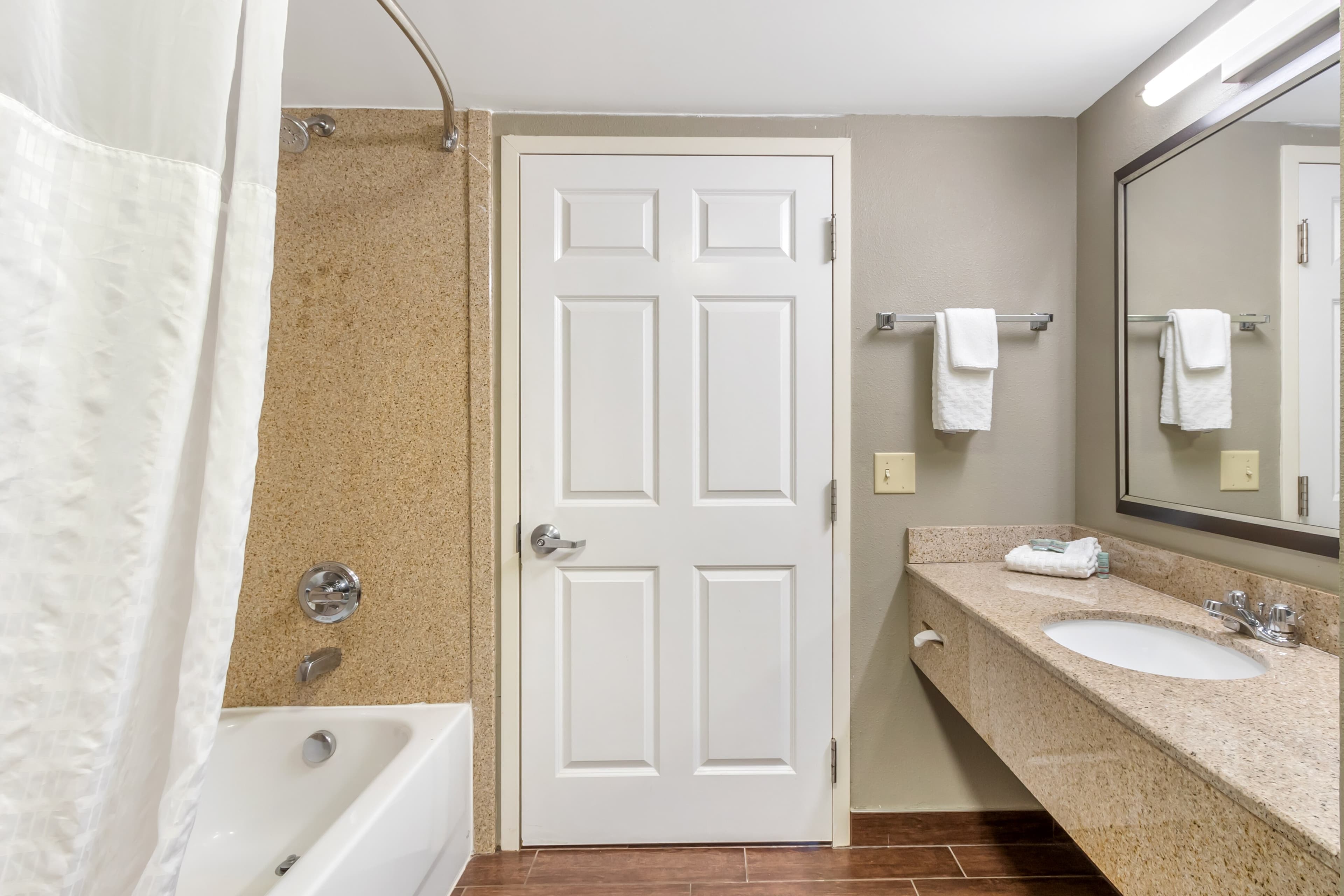 Comfort Inn & Suites North Charleston - Northwoods — 13