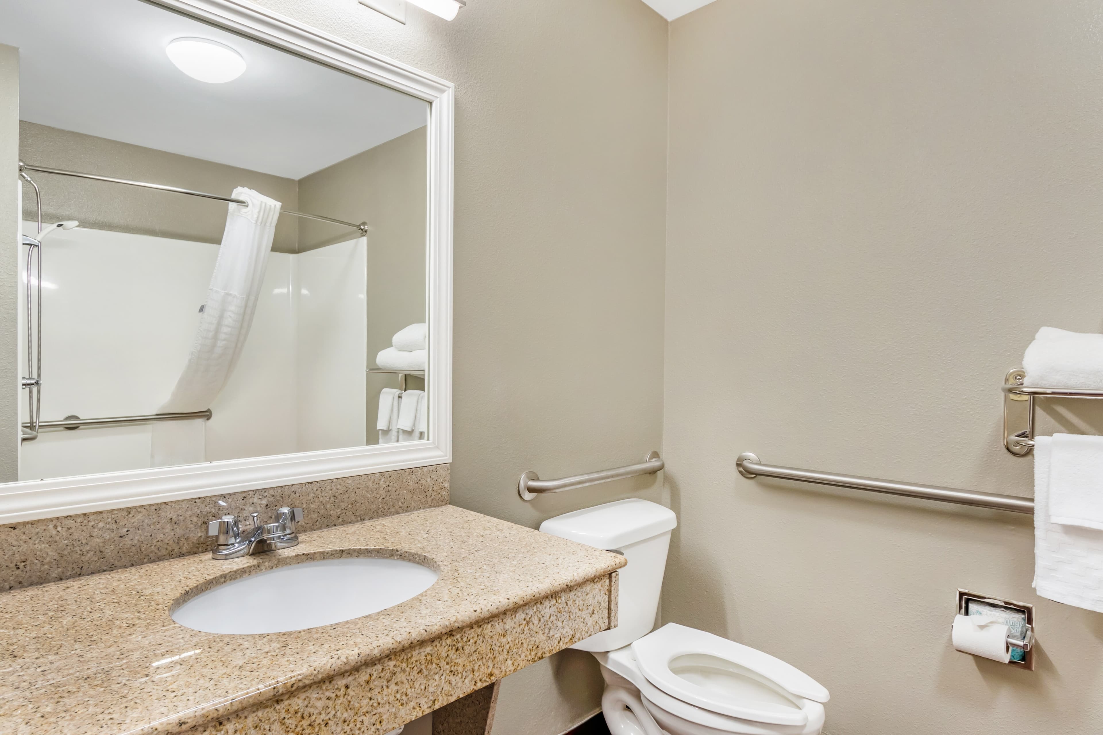 Comfort Inn & Suites North Charleston - Northwoods — 8