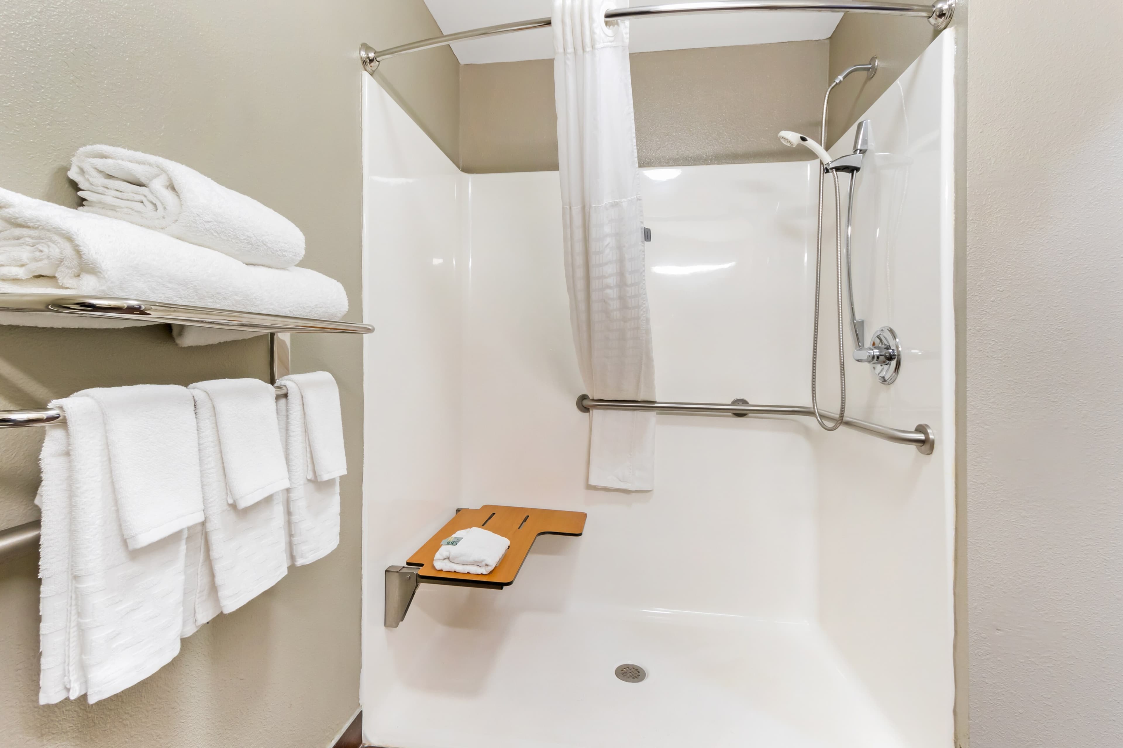 Comfort Inn & Suites North Charleston - Northwoods — 9