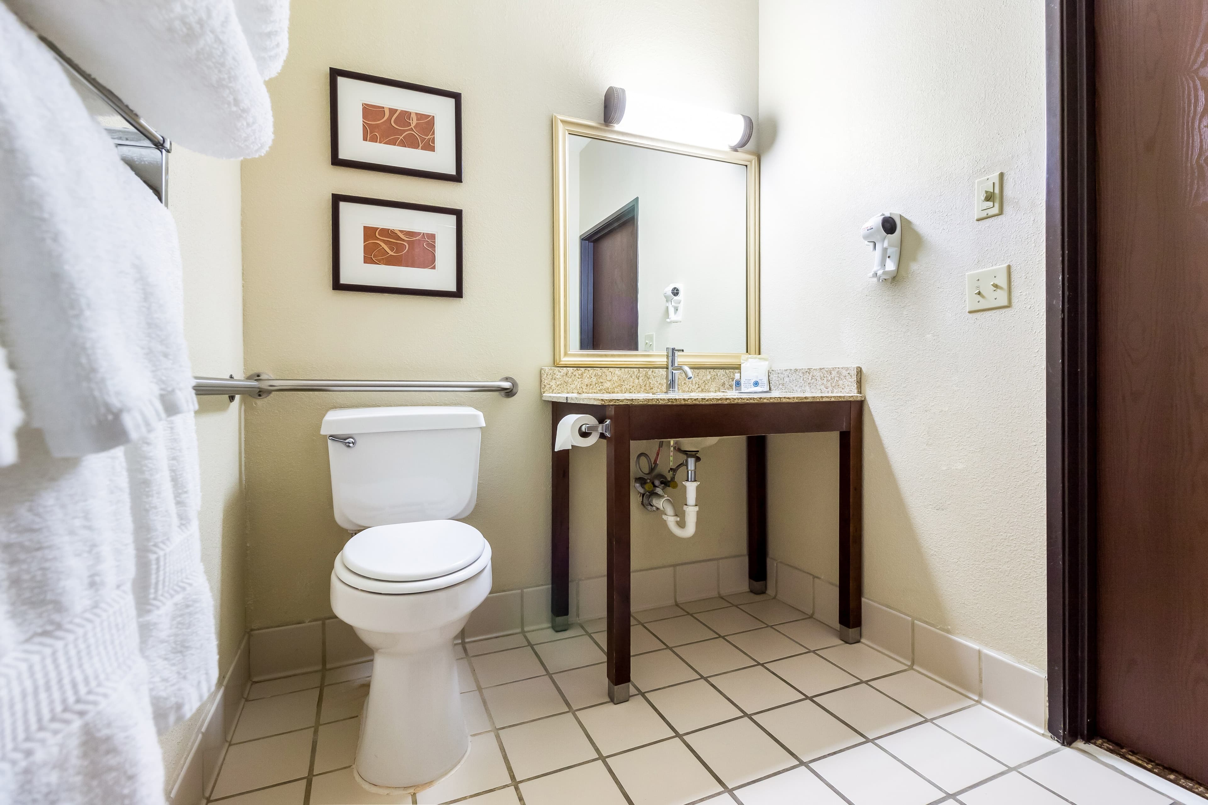 Comfort Suites Sioux Falls Mall District - Image 2