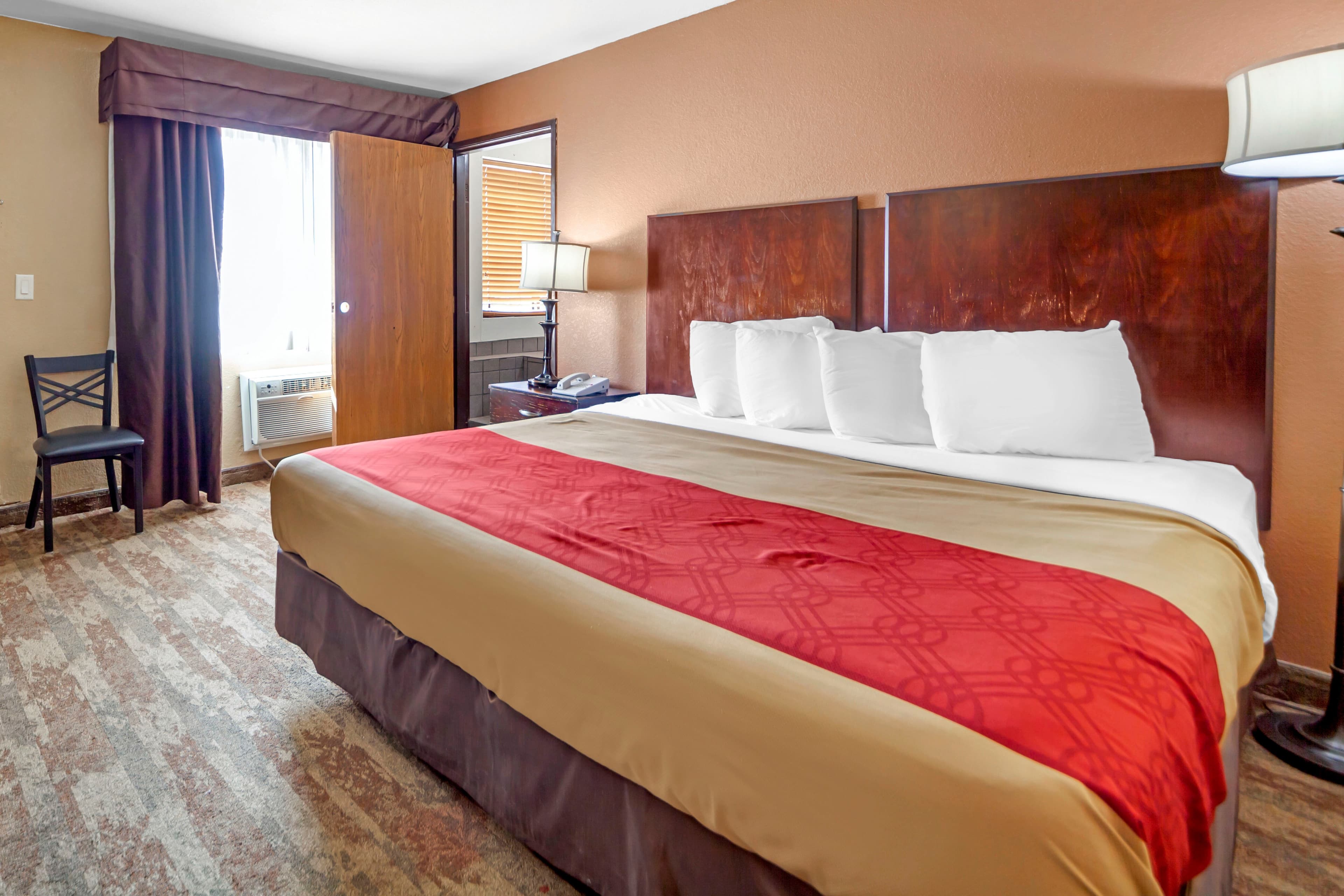 Econo Lodge Black Hills — 27